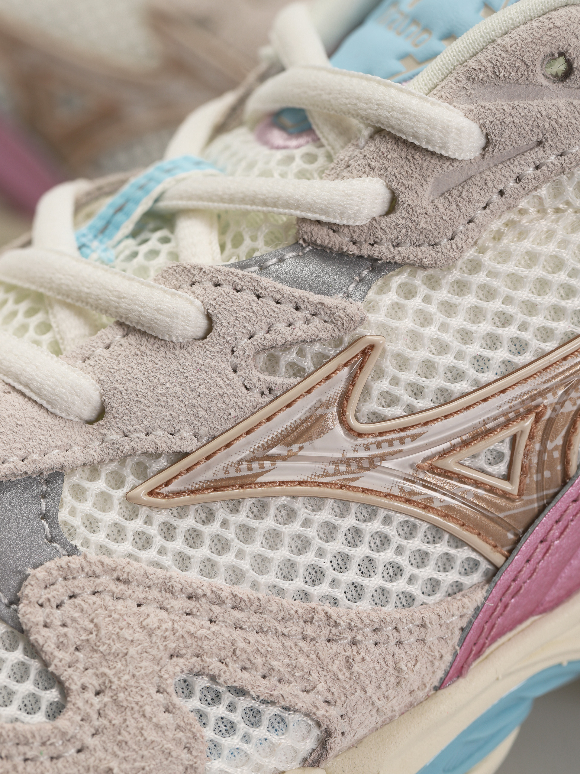 Mizuno Shoes Wave Rider 10 Kosei (white sand/shifting sand/snow white)