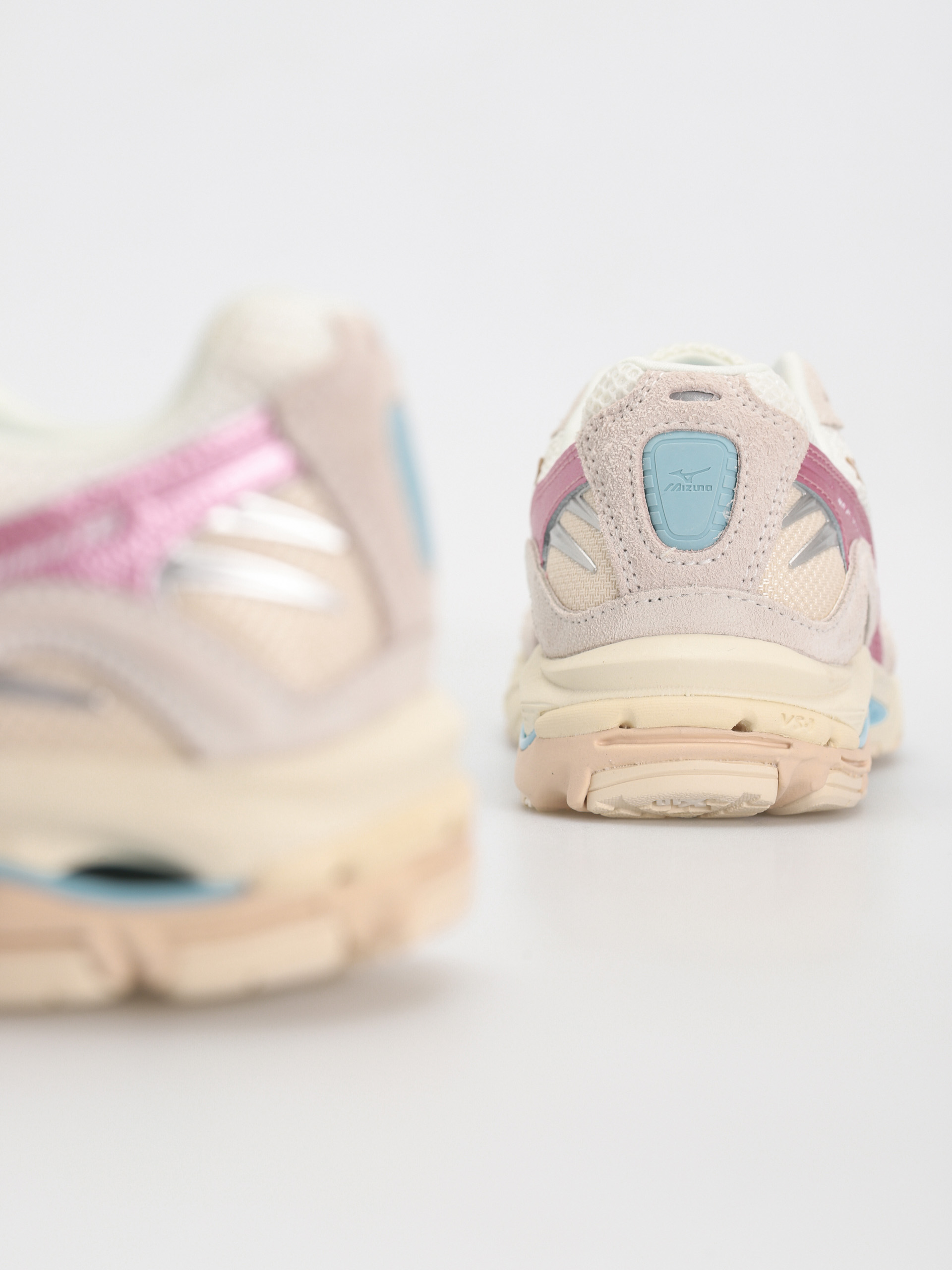 Mizuno Shoes Wave Rider 10 Kosei (white sand/shifting sand/snow white)