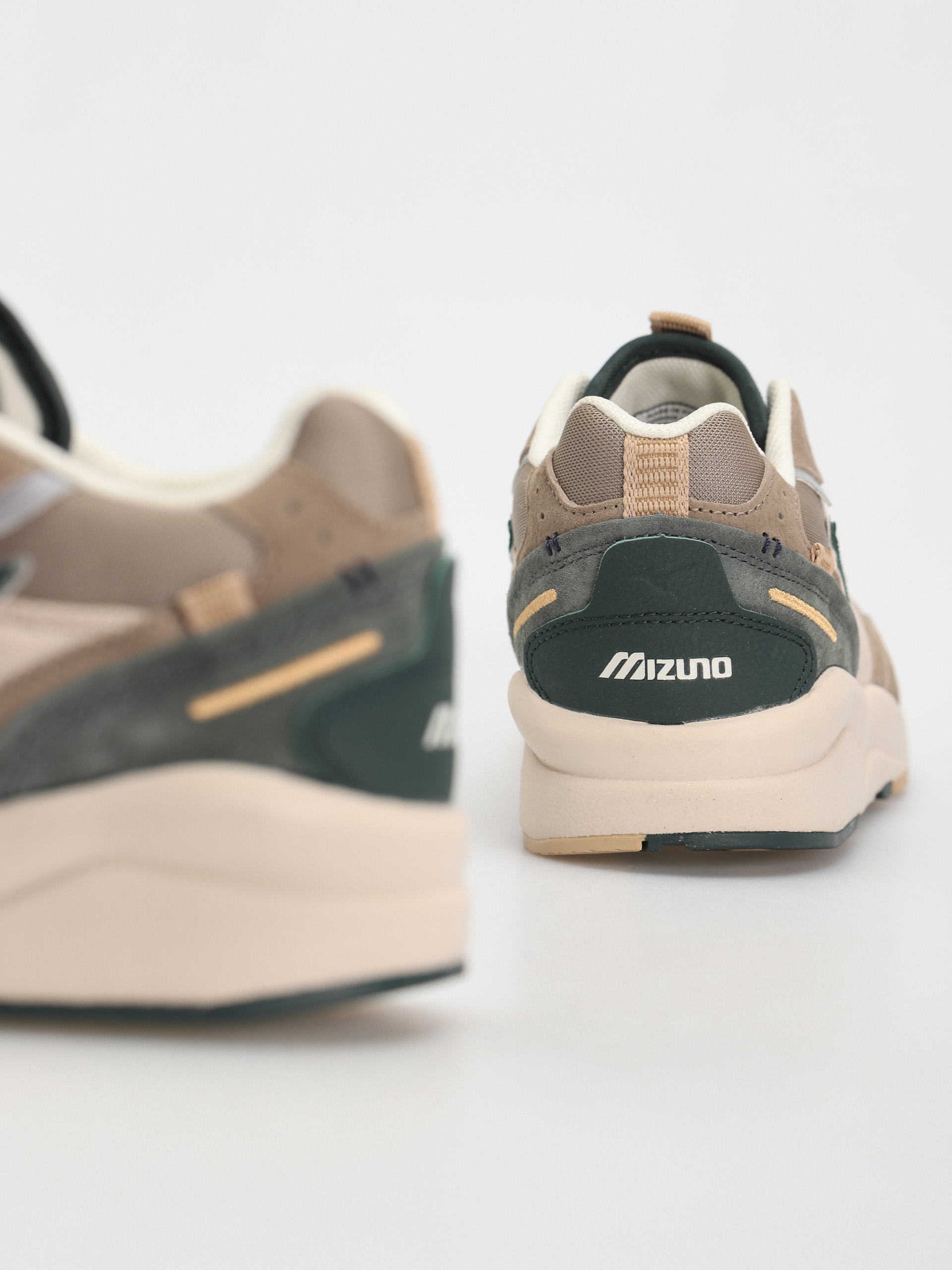 Mizuno Shoes Sky Medal Beta (silver cloud/green gables/vintage khaki)