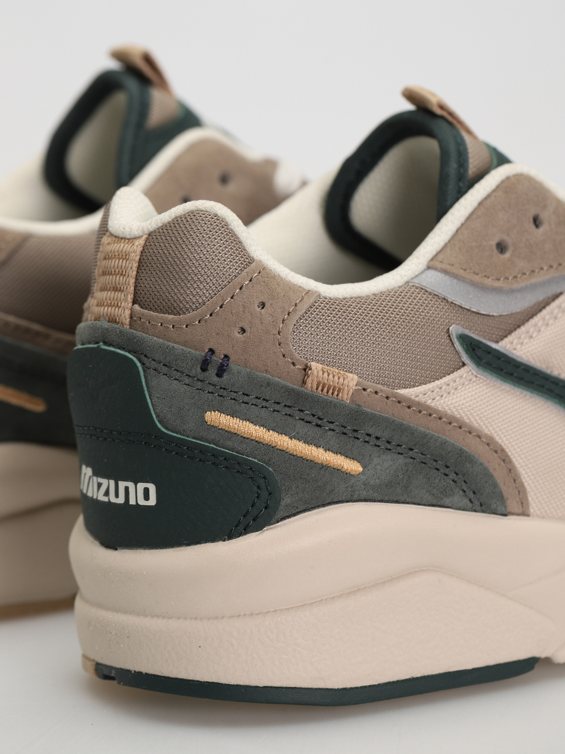 Mizuno Shoes Sky Medal Beta (silver cloud/green gables/vintage khaki)