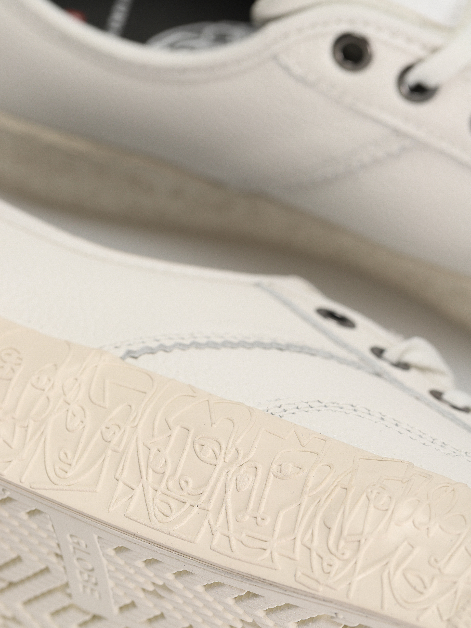 Globe Schuhe Surplus (white/montano)