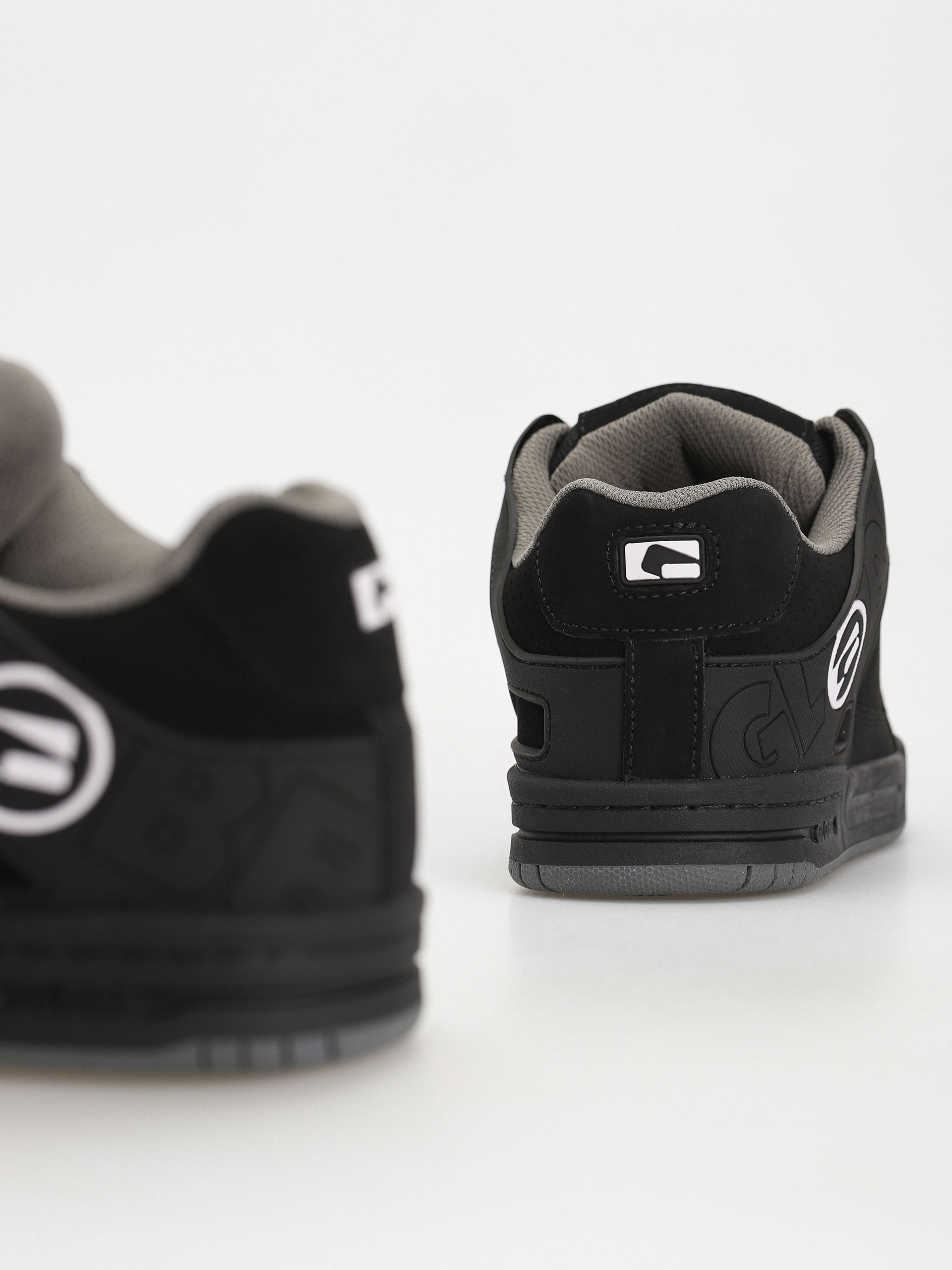 Globe Schuhe Tilt (black/black tpr)