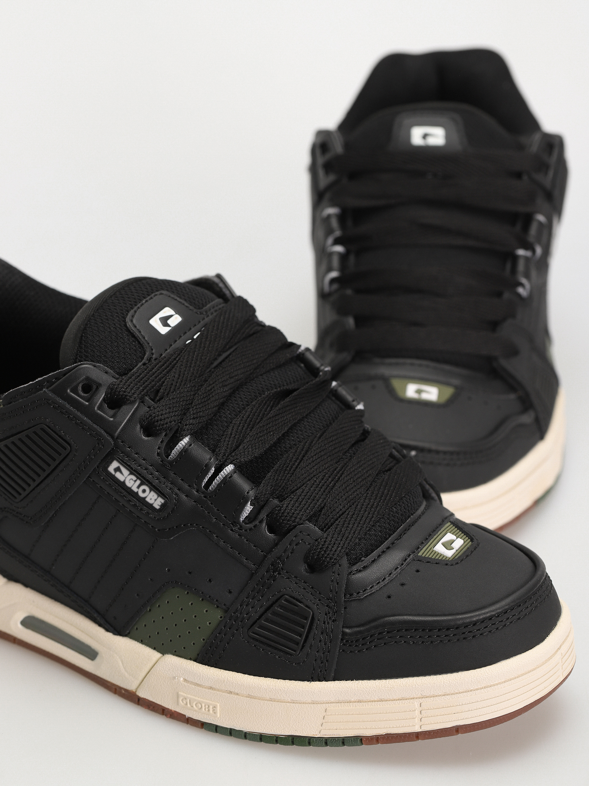 Globe Shoes Sabre (black/combat)