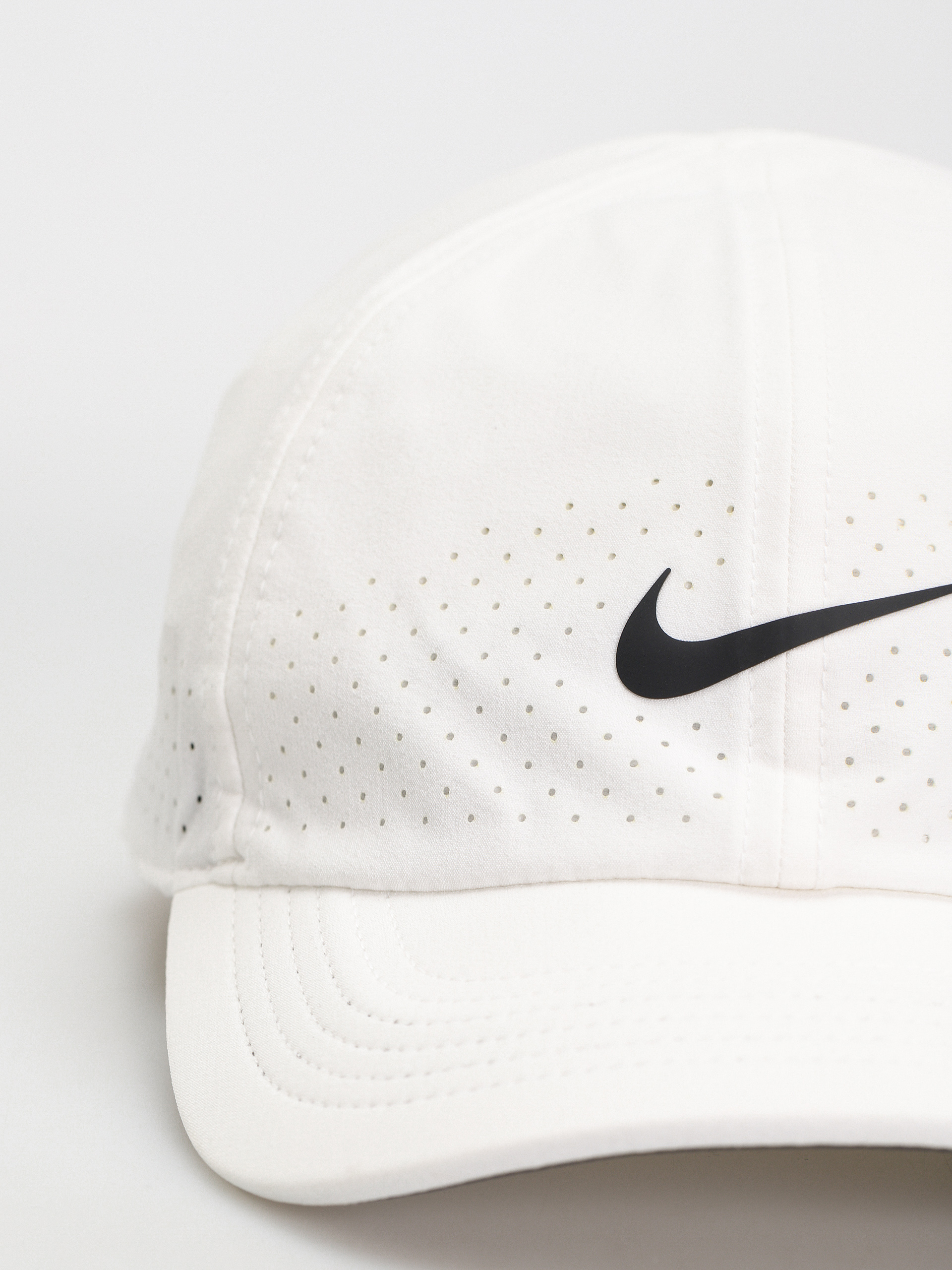 Nike SB Dri FIT Adv Club Cap (white/black)