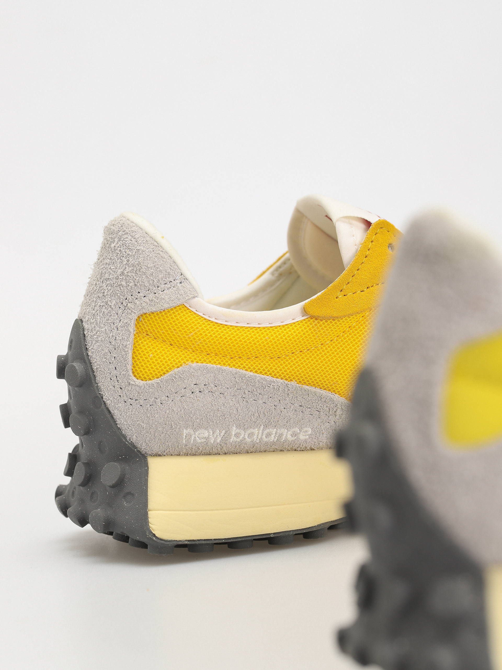 New Balance 327 Schuhe (ginger lemon)