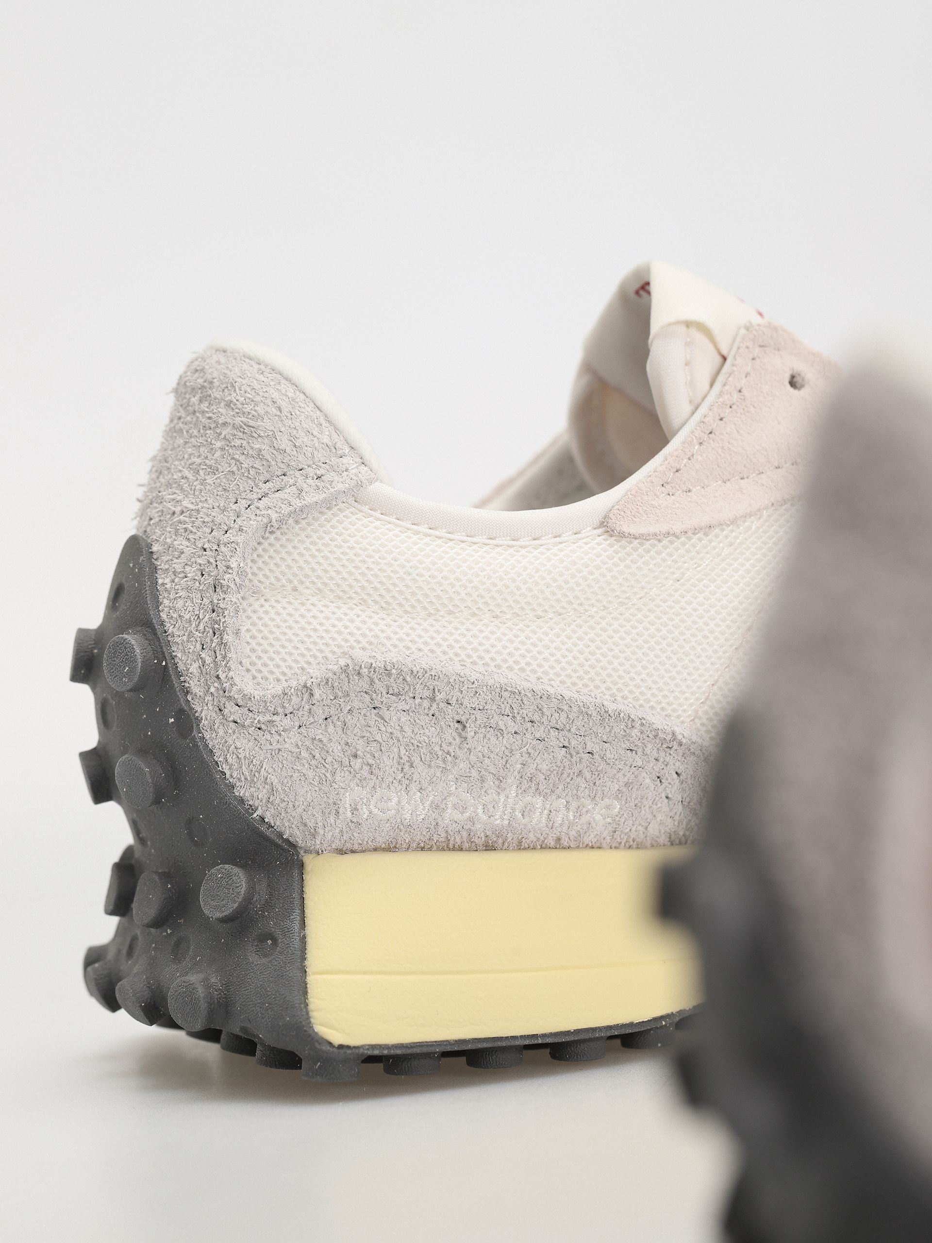 New Balance 327 Shoes (sea salt)