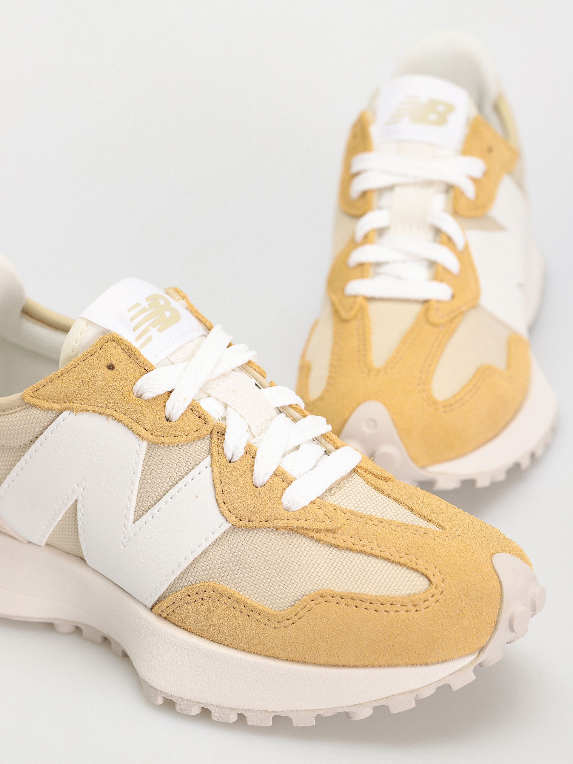 New Balance 327 Shoes beige (sandstone)