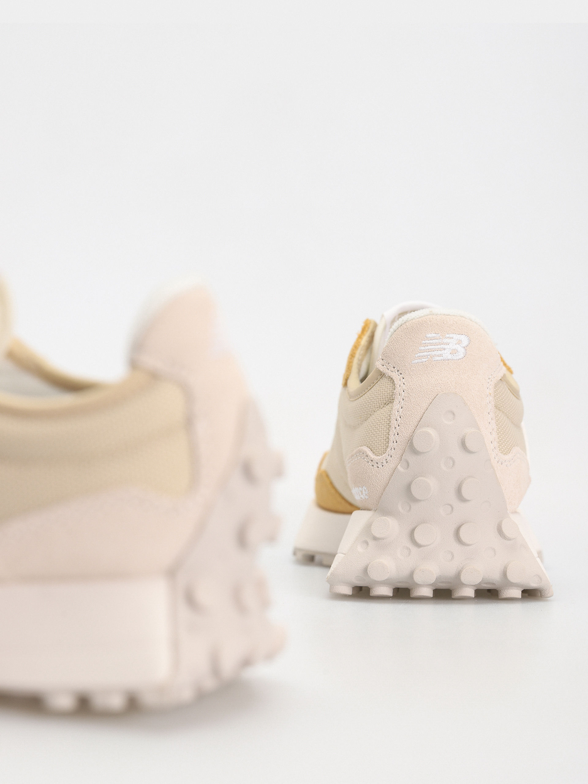 New Balance 327 Shoes (sandstone)