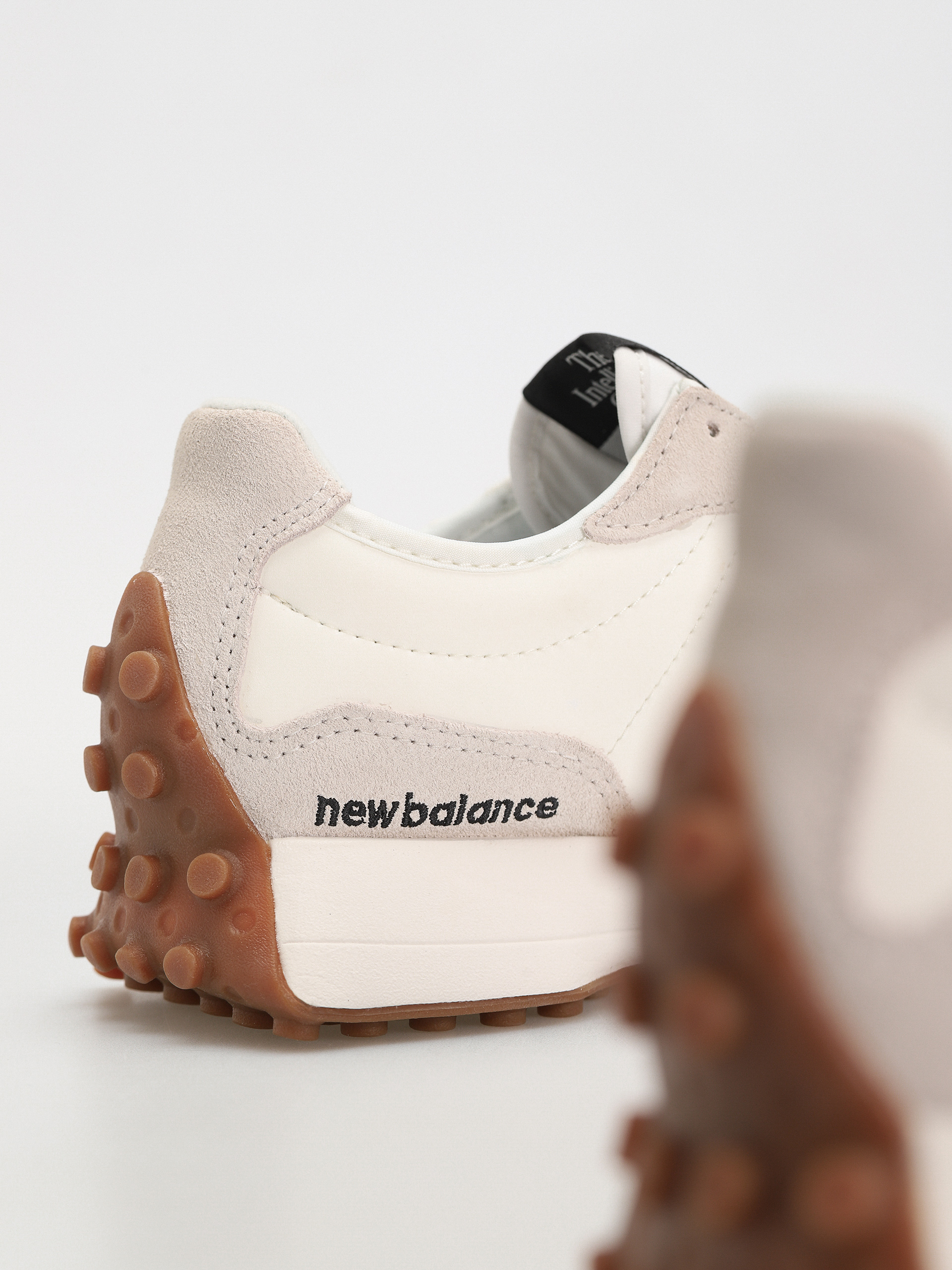 New Balance 327 Wmn Shoes (moonbeam)