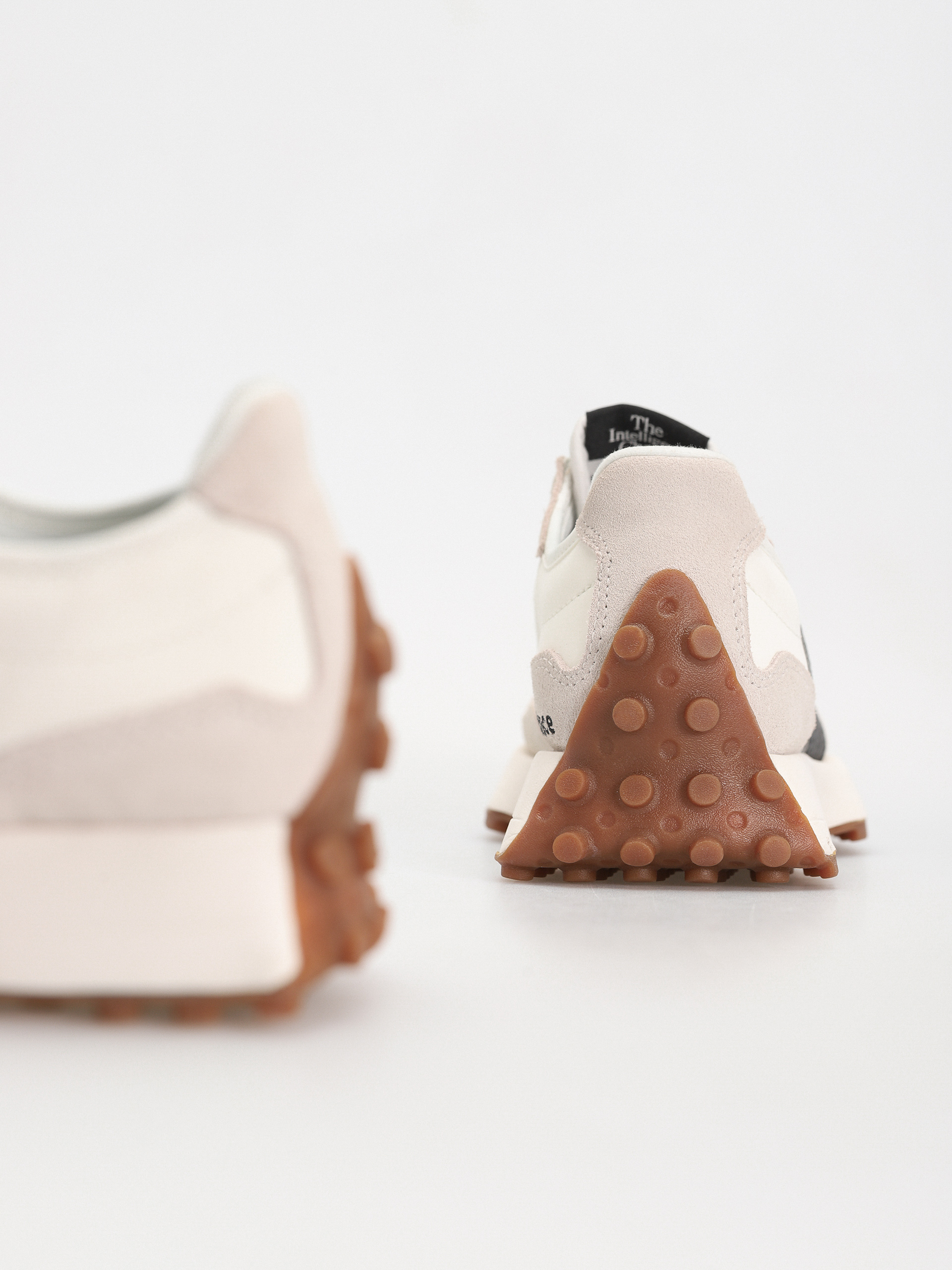 New Balance 327 Wmn Shoes (moonbeam)