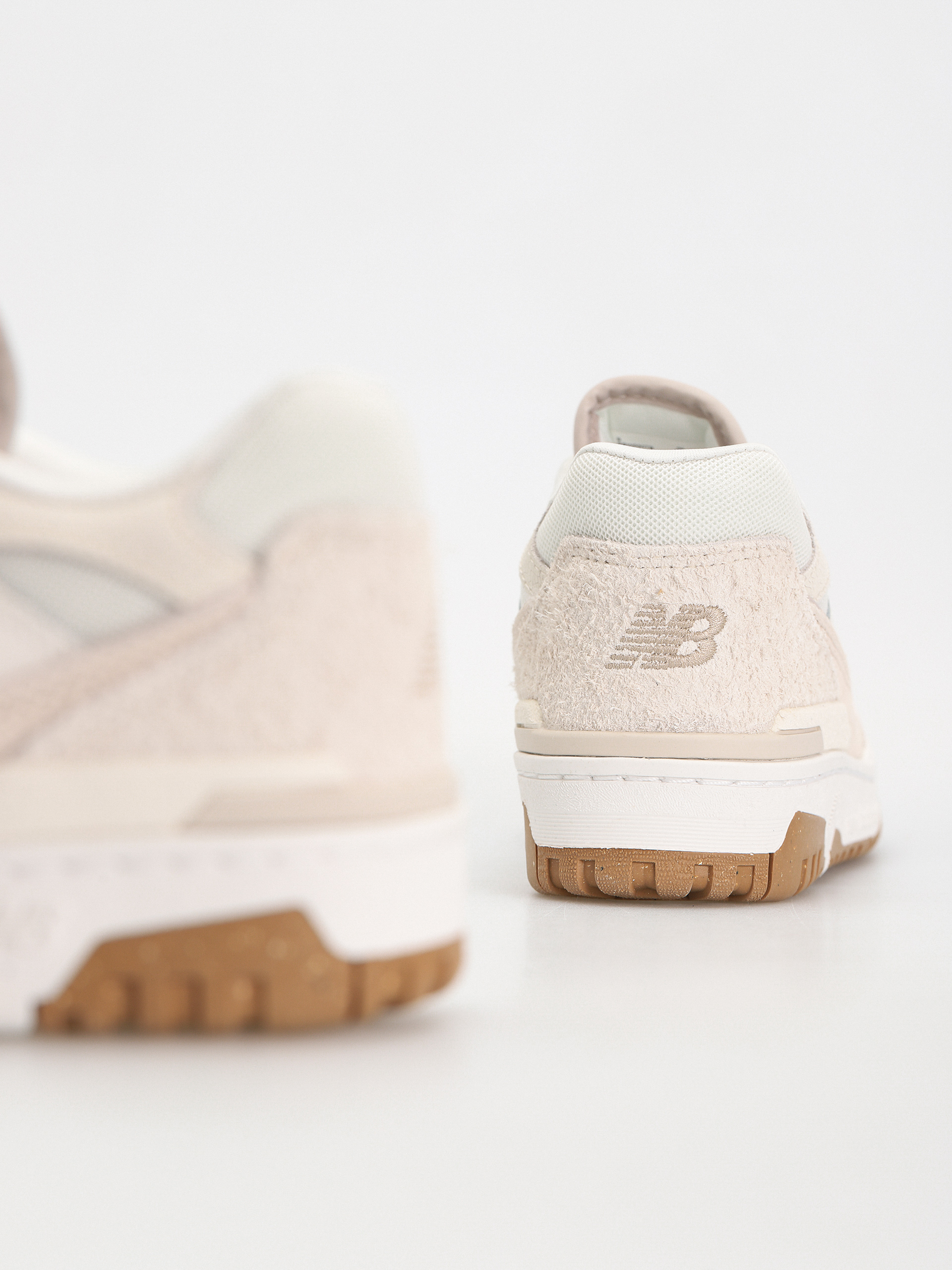 New Balance 550 Wmn Shoes (sea salt white gum)