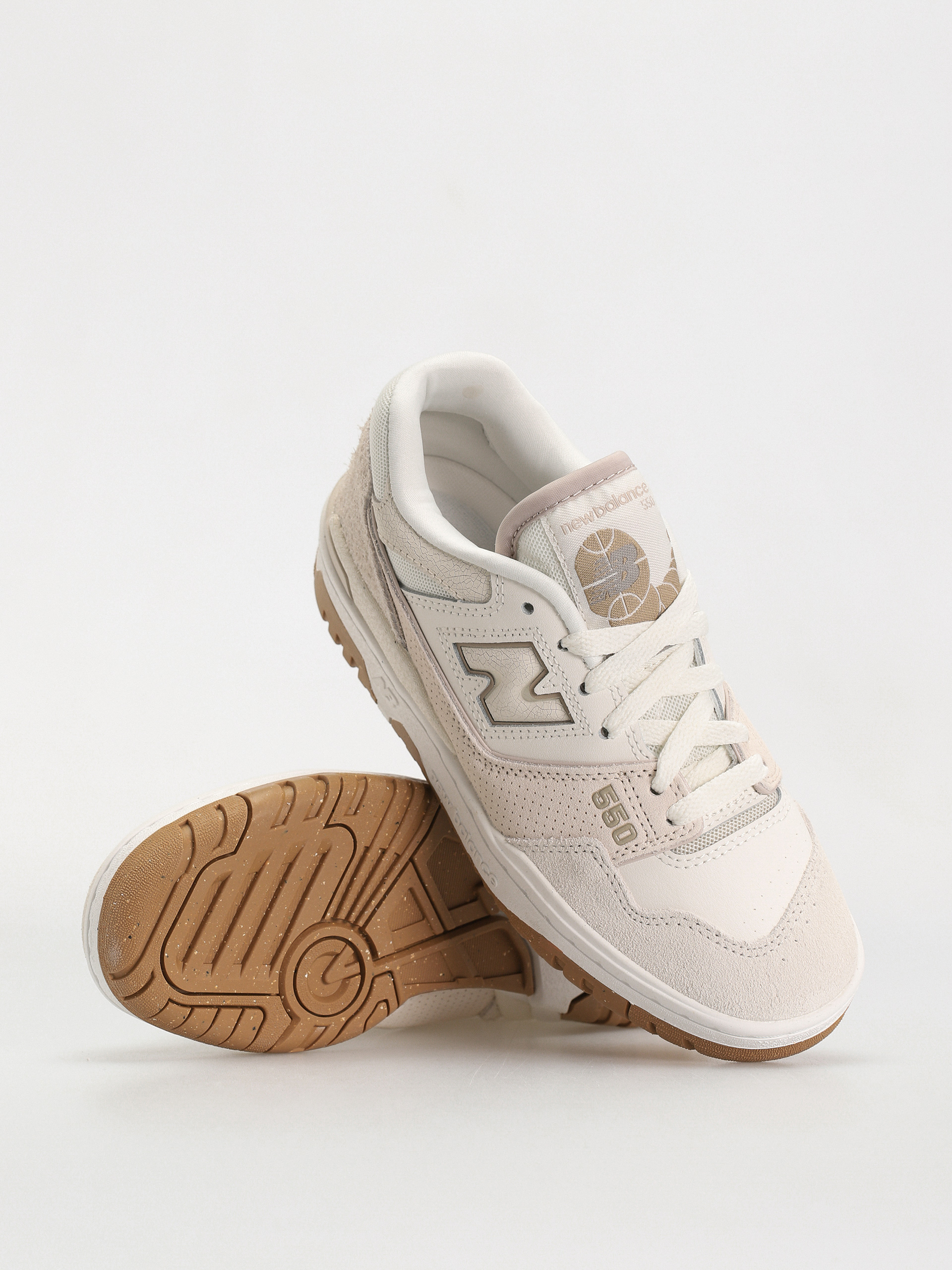 New Balance 550 Wmn Shoes (sea salt white gum)