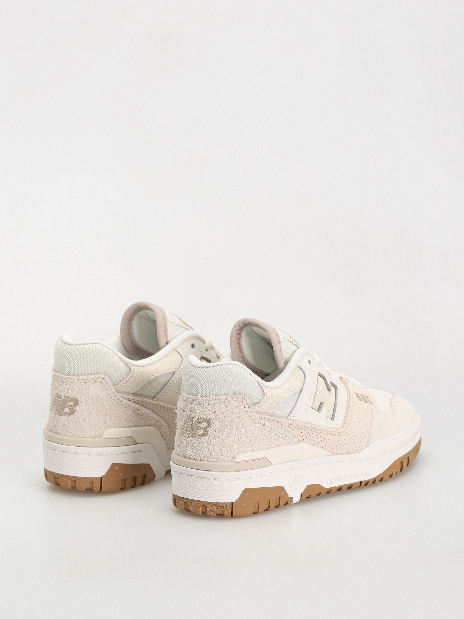 New Balance 550 Wmn Shoes (sea salt white gum)