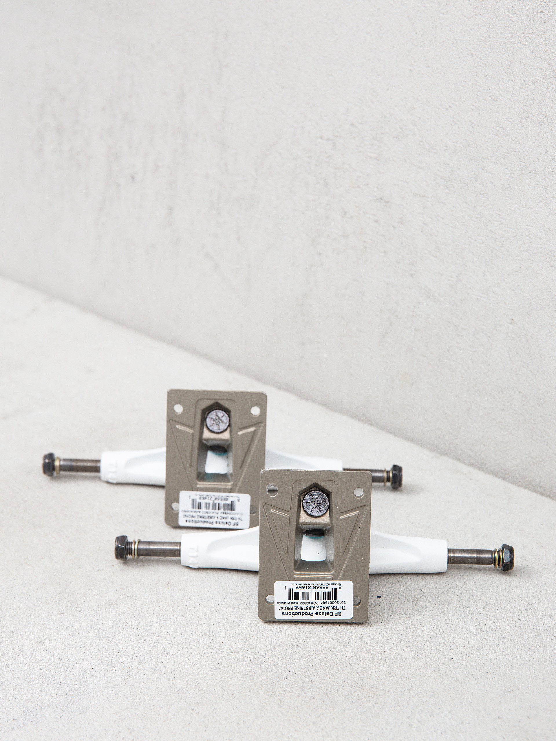 Thunder Jake A Airstrike Pro Trucks (white)