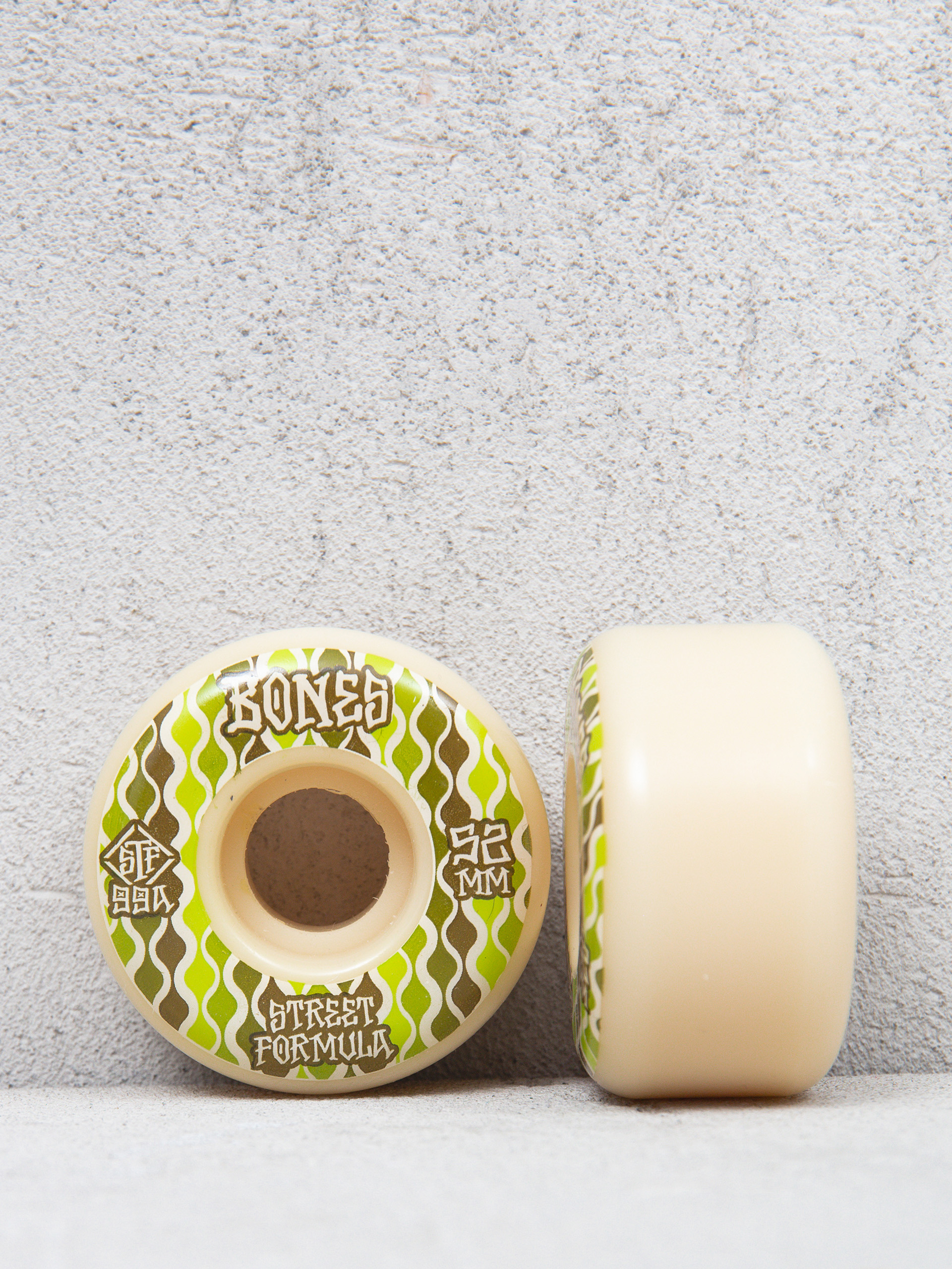 Bones Retros STF V2 Locks 99A Rollen (white/green)