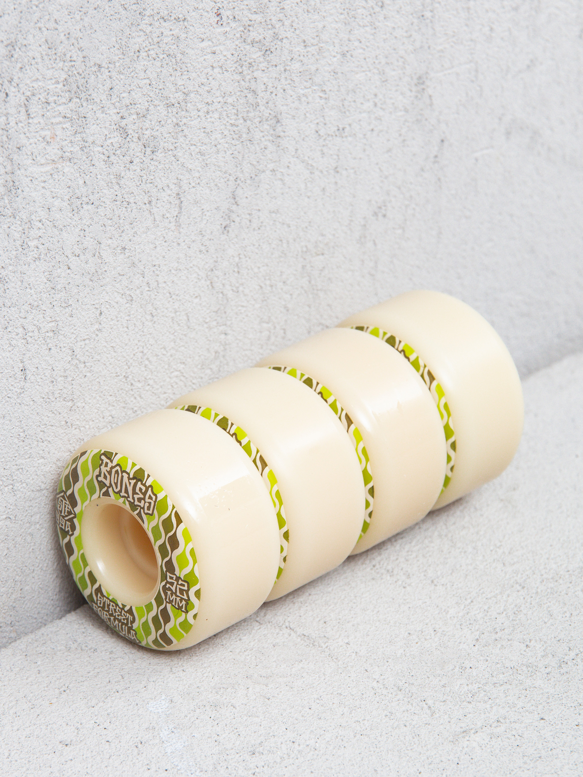 Bones Retros STF V2 Locks 99A Wheels (white/green)