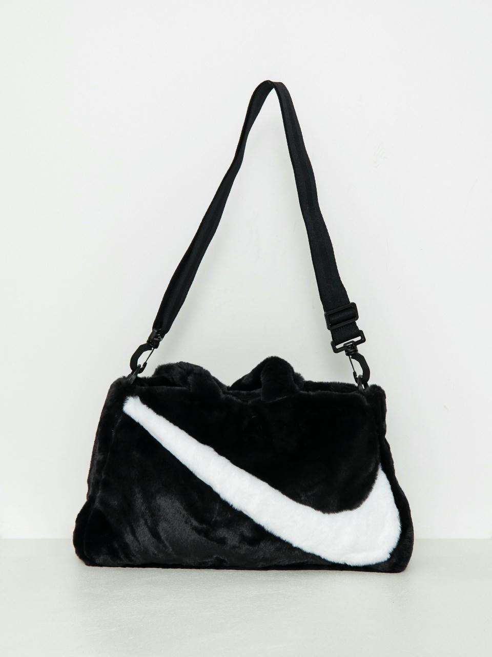 Nike SB Sportswear Swoosh Handbag Wmn (black/black/white)