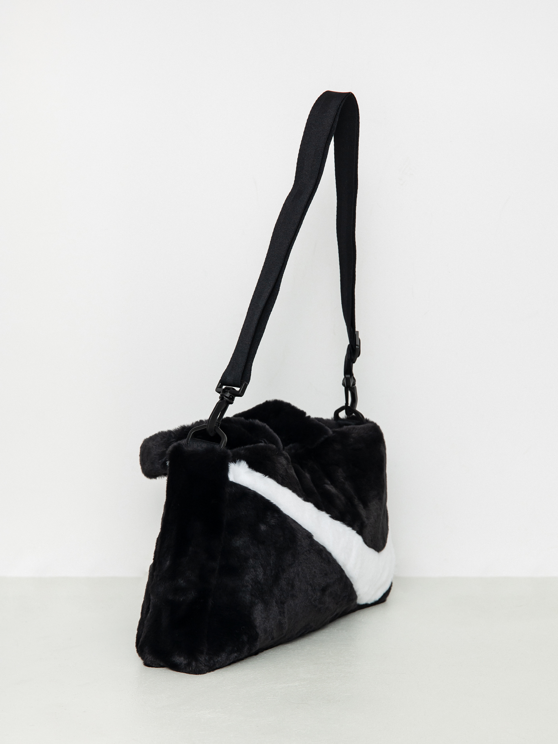 Nike SB Sportswear Swoosh Handbag Wmn (black/black/white)