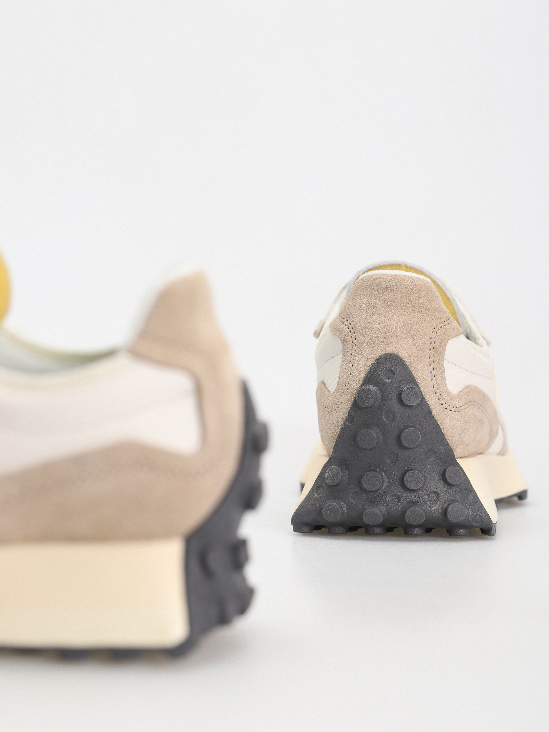 New Balance Shoes 327 (sea salt brown)