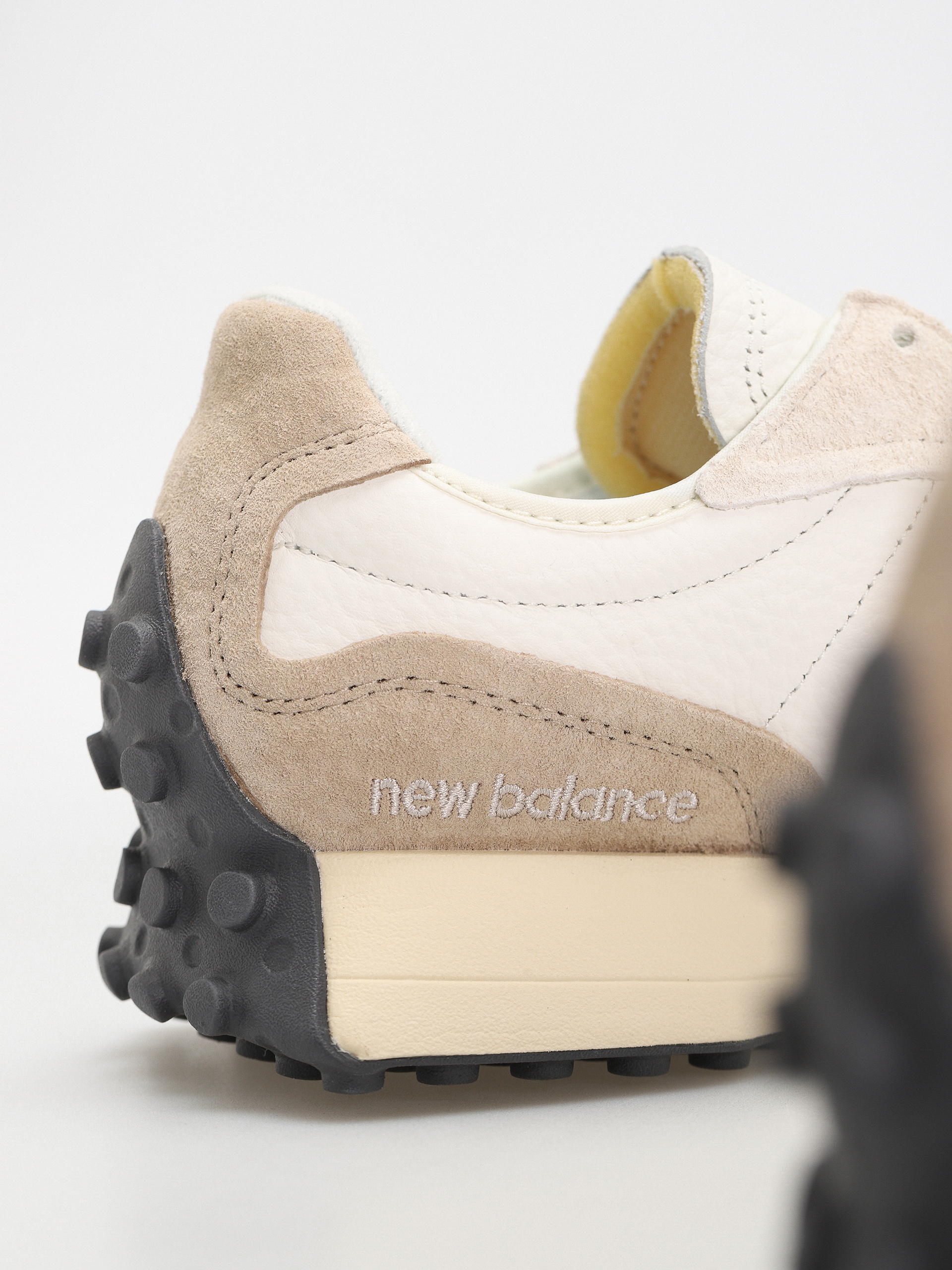 New Balance Shoes 327 (sea salt brown)