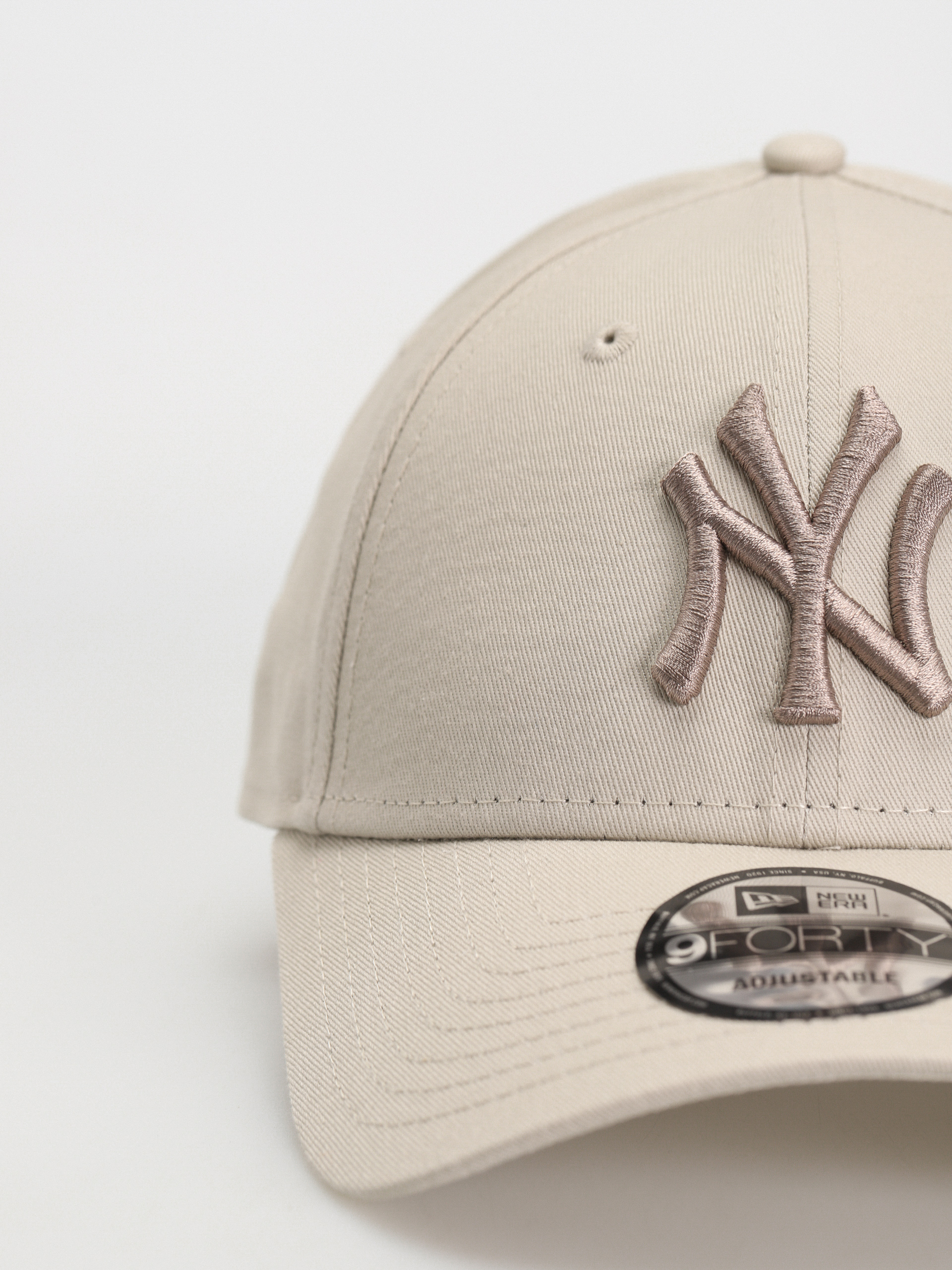 New Era League Essential 9Forty New York Yankees Cap (beige/purple)