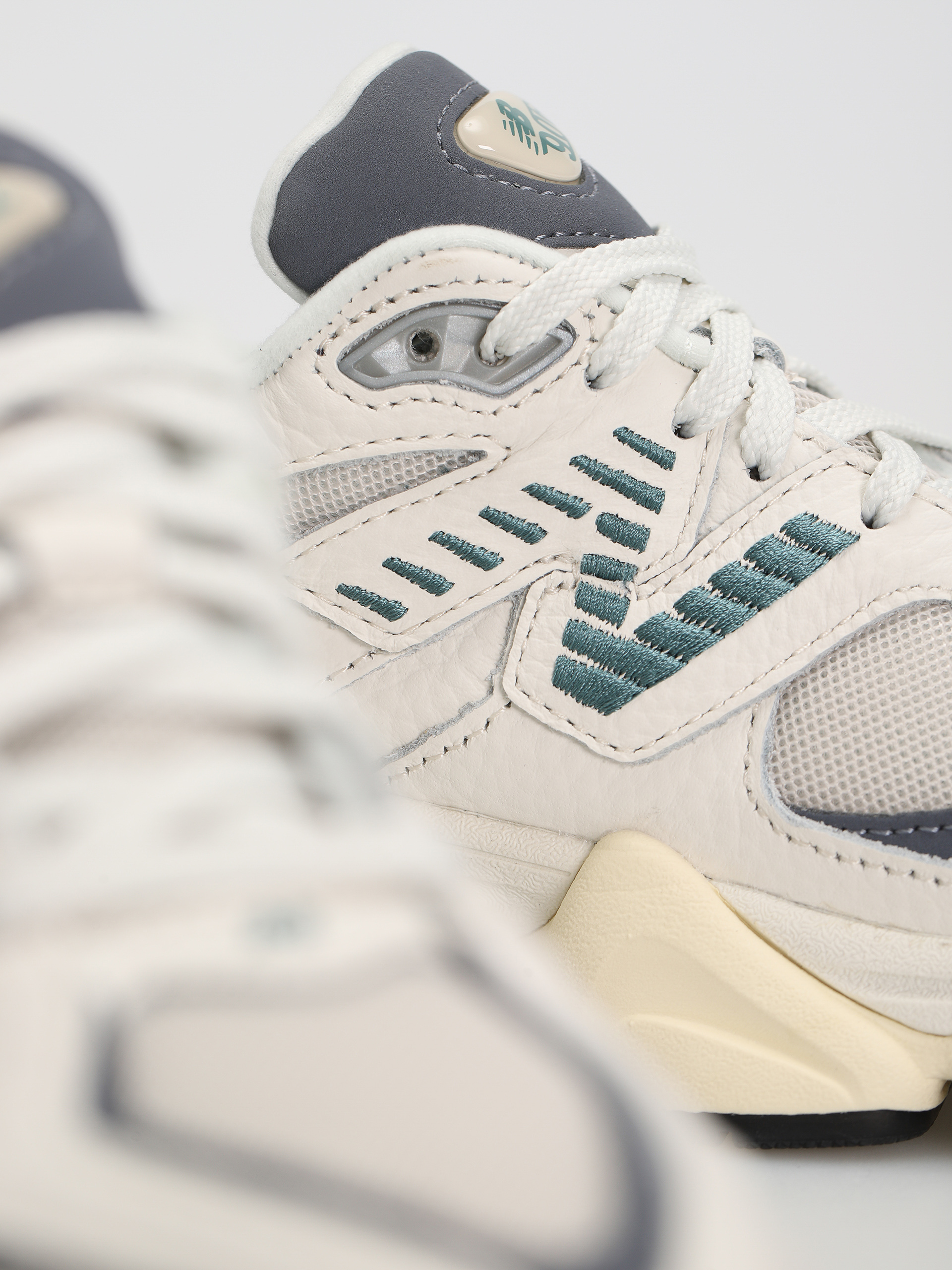 New Balance Shoes 9060 (sea salt)