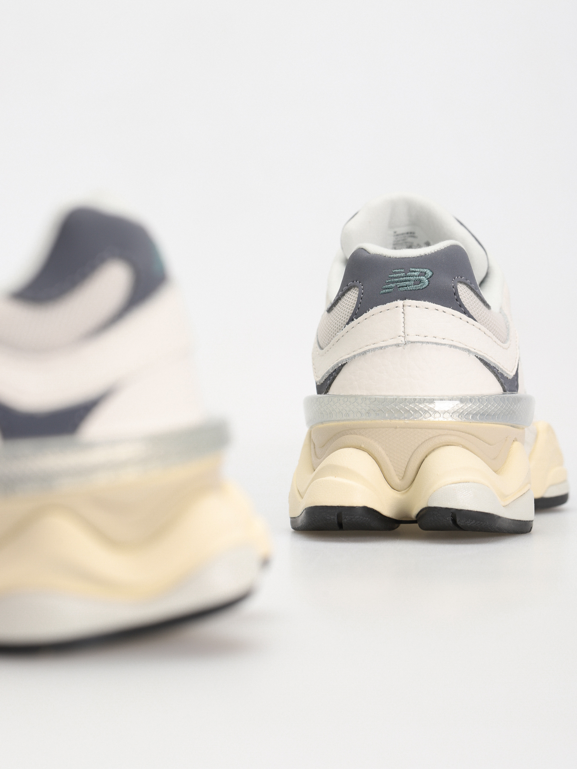 New Balance Shoes 9060 (sea salt)