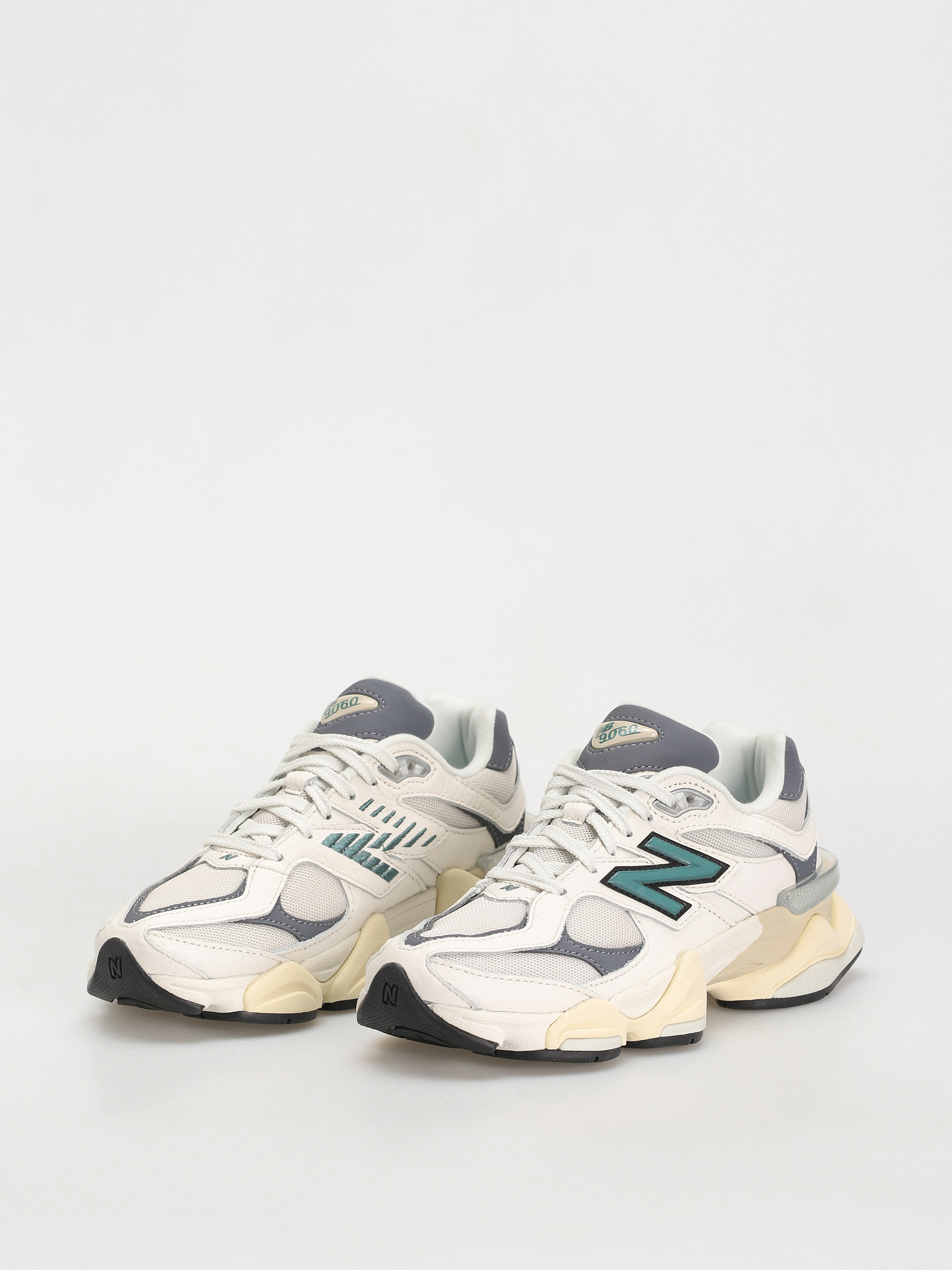 New Balance Shoes 9060 (sea salt)