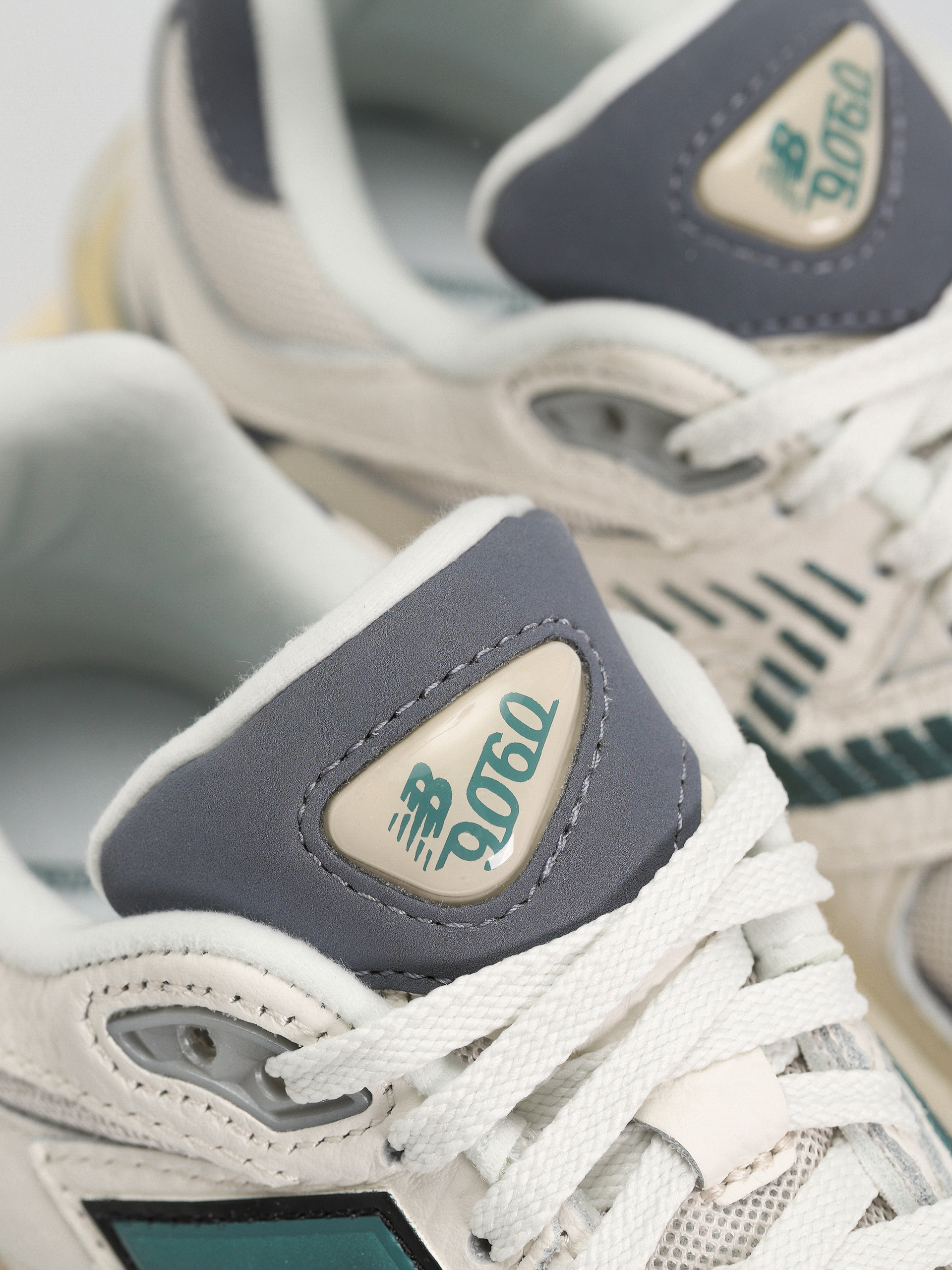 New Balance Shoes 9060 (sea salt)