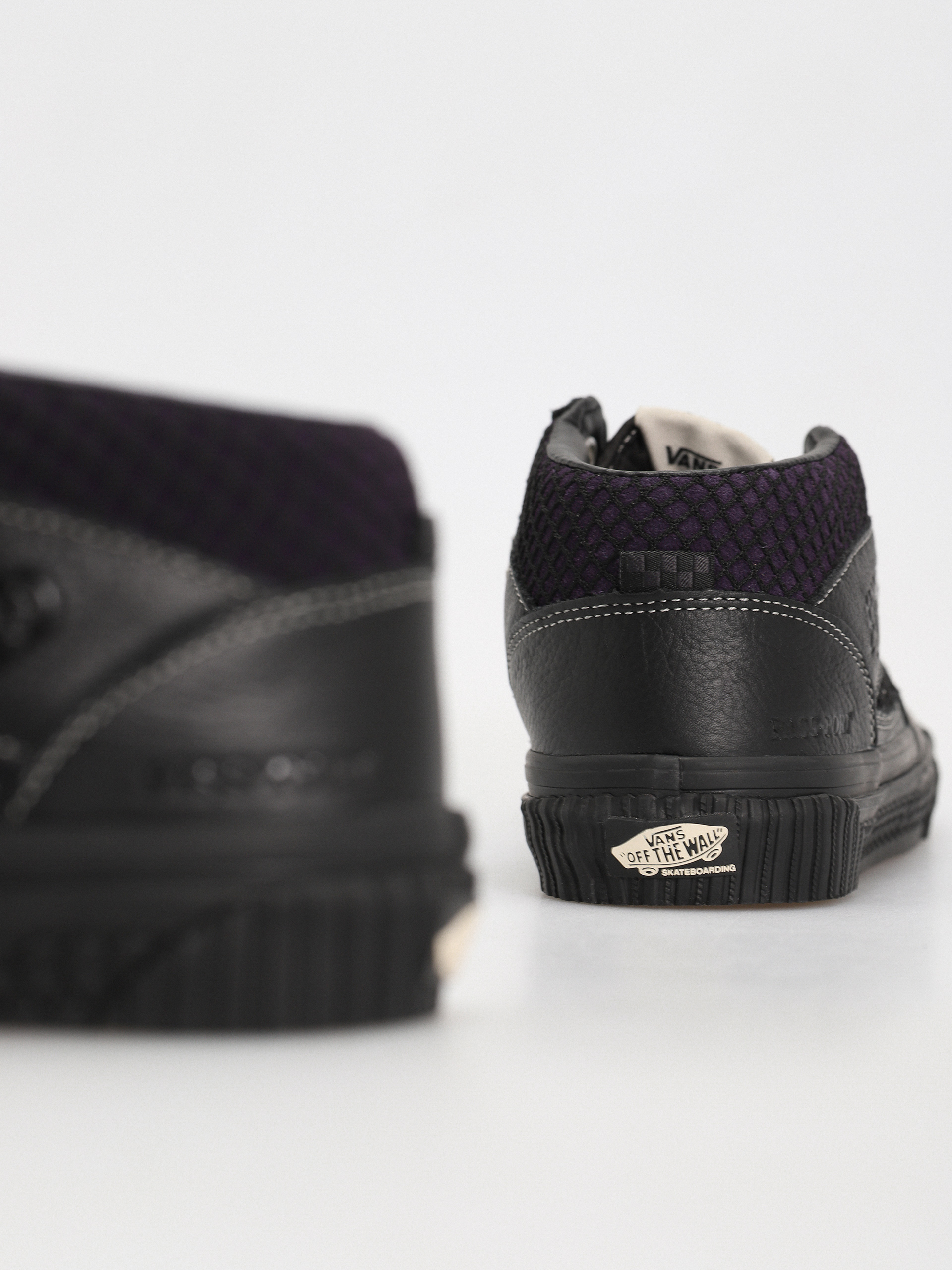 Vans X Pass Port Skate Half Cab Schuhe (pass-port black/purple)