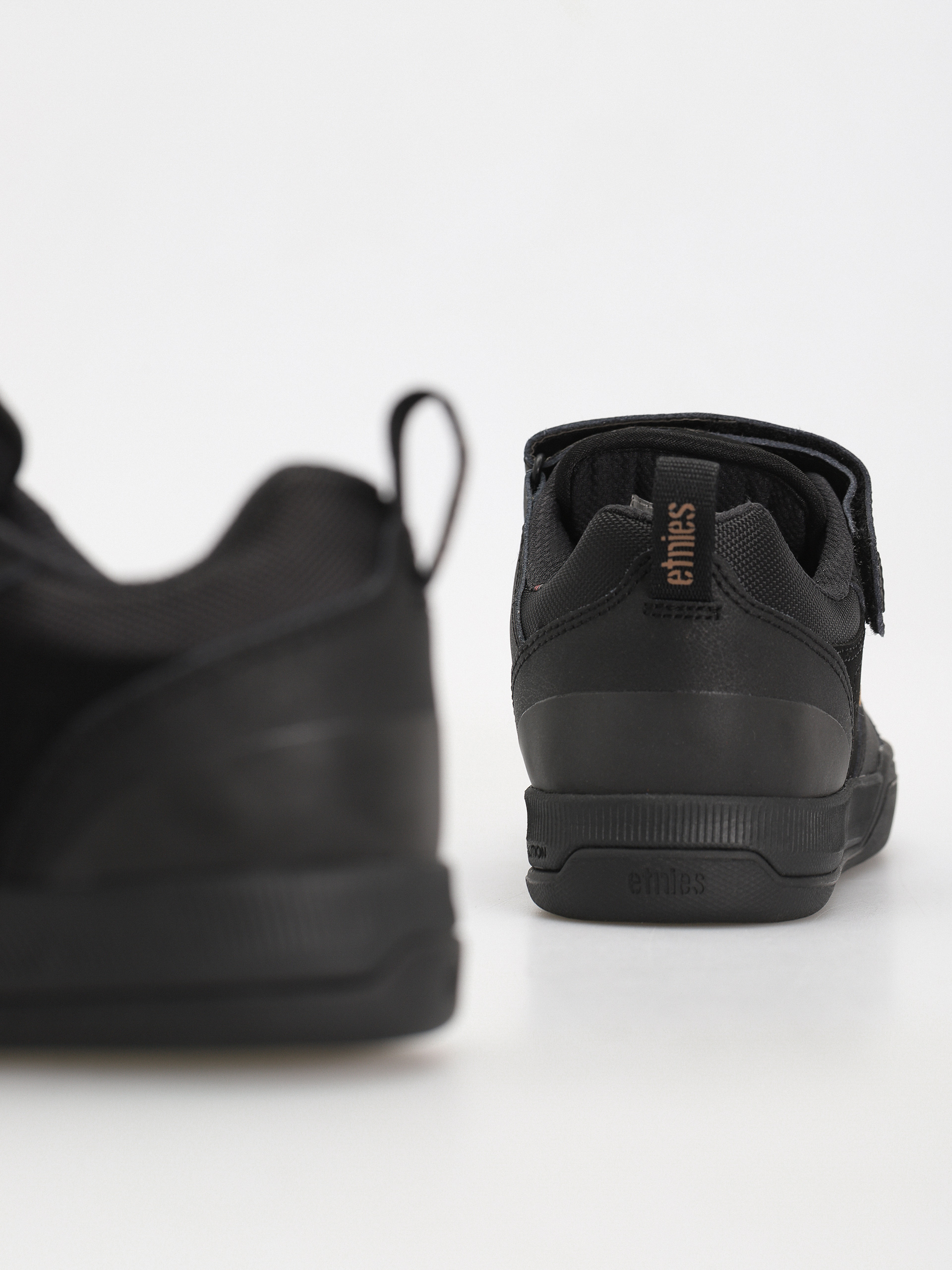 Etnies Camber Clip Shoes (black/gold)