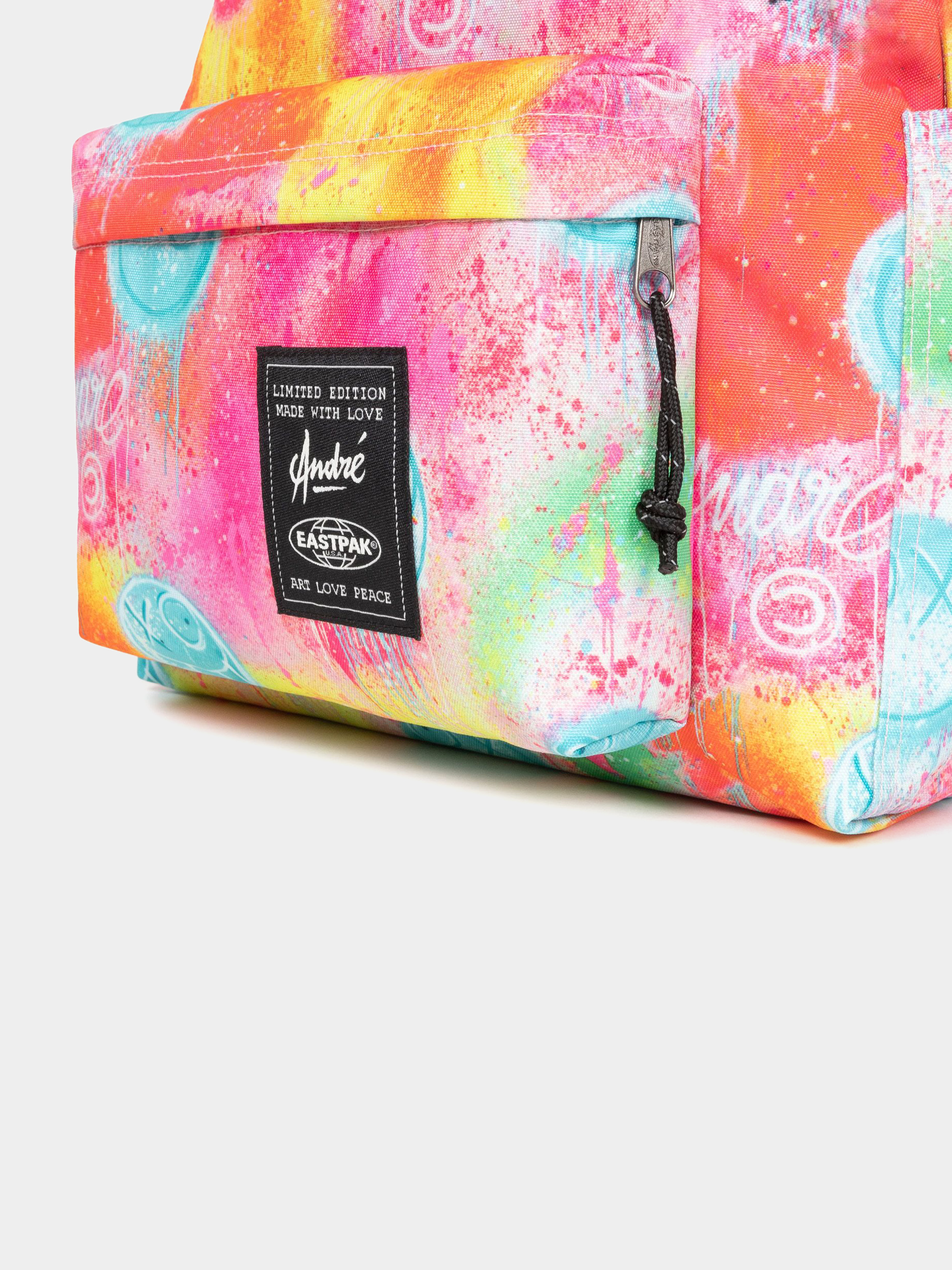 新品 Eastpak x Andre Saraiva Day Pak’r バッグ Eastpak x André Saraiva Day Pak'r Backpack in Fluo Clouds