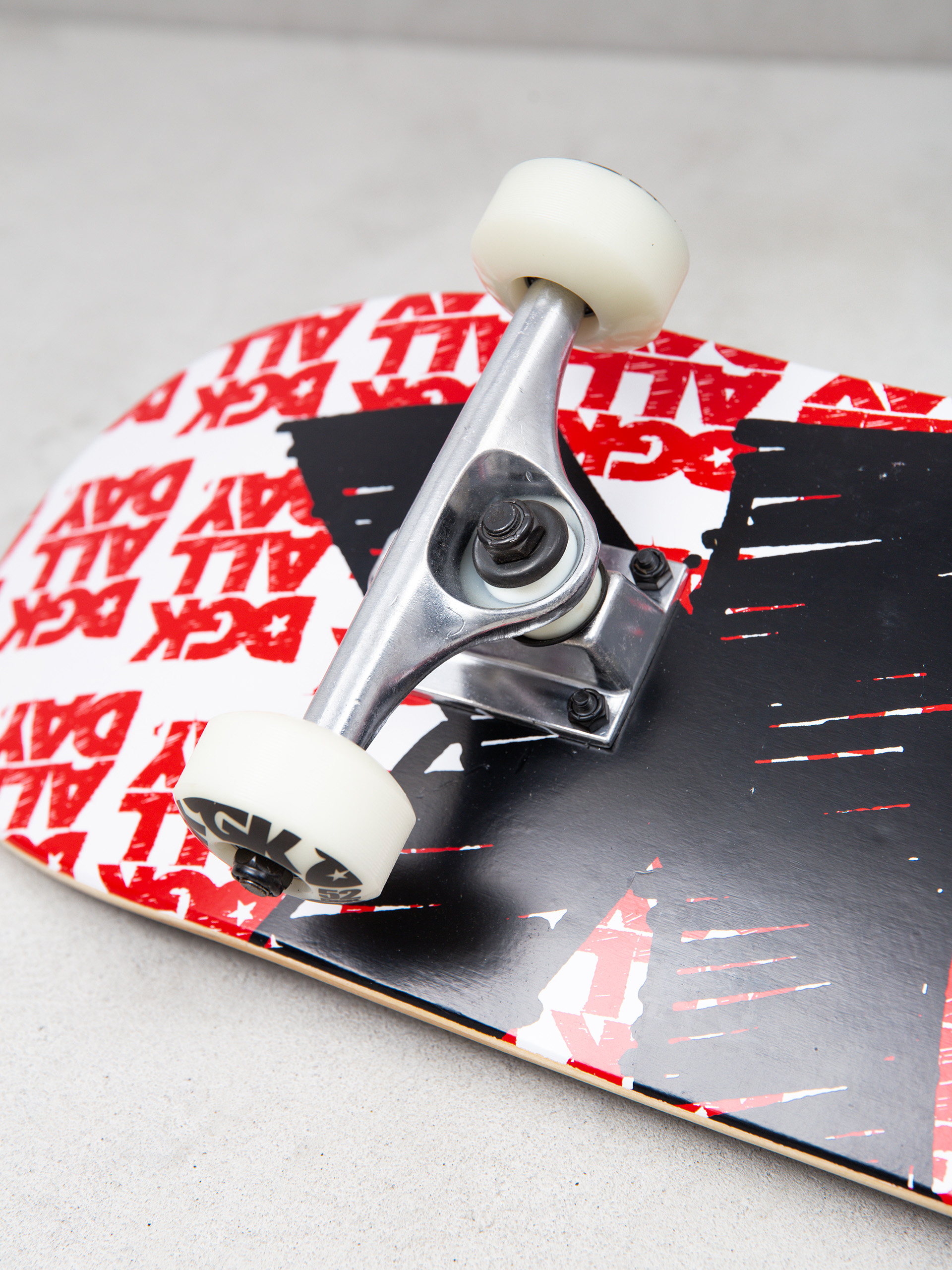 DGK Scribble Skateboard (white/black/red)