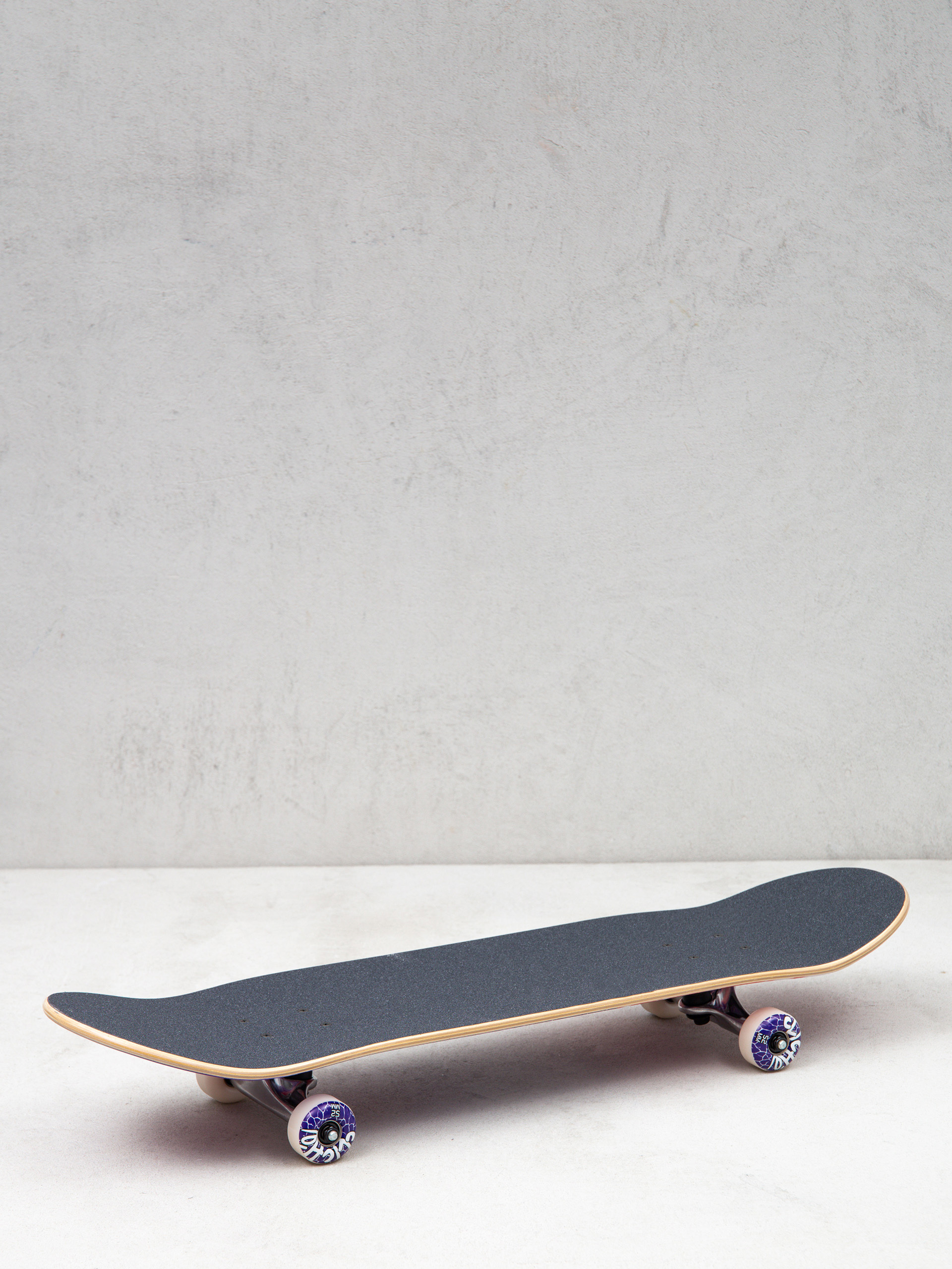 Cliche Peace Skateboard (purple/red)