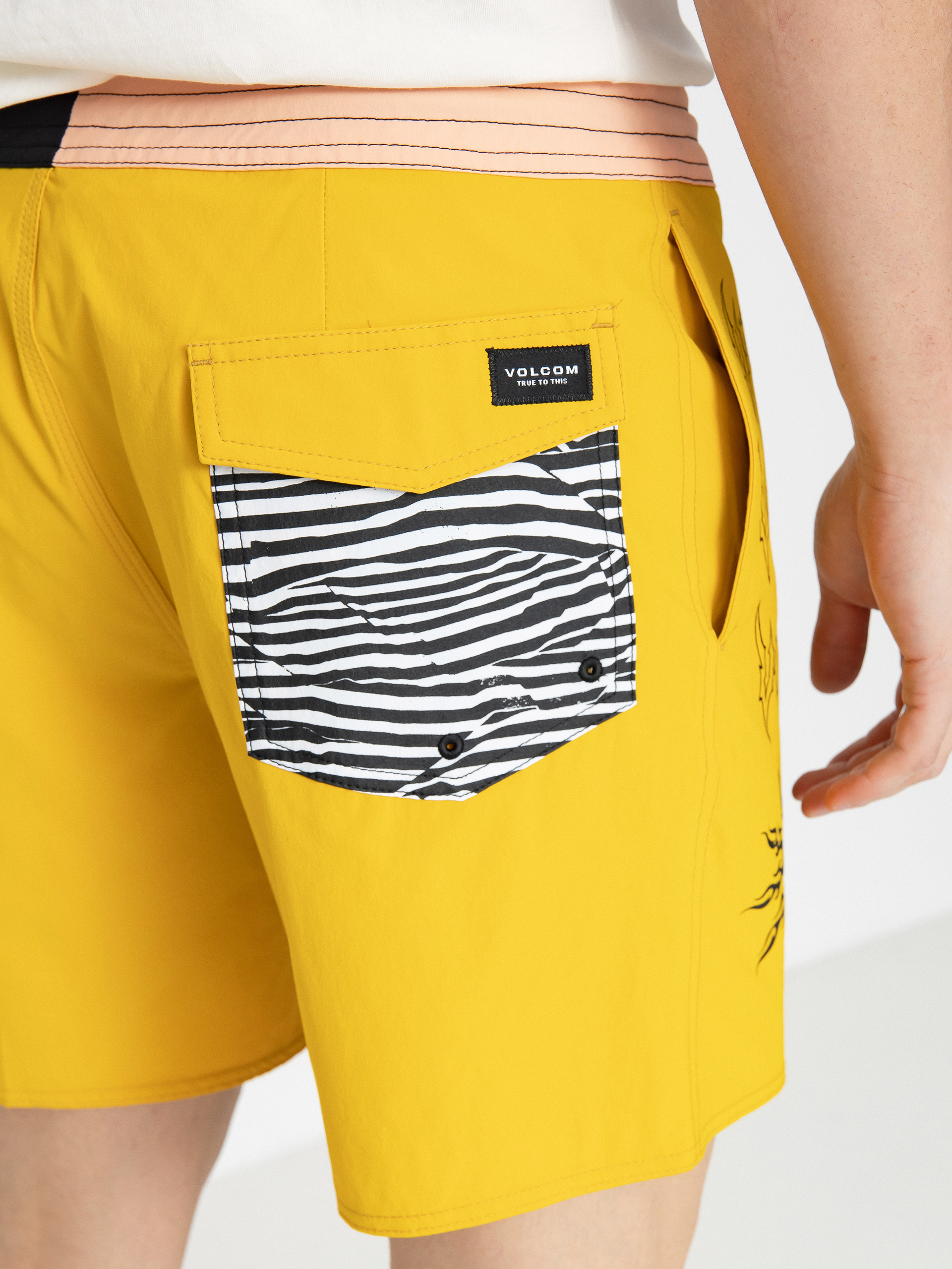 Volcom About Time Liberators 17 Boardshorts (lemon)