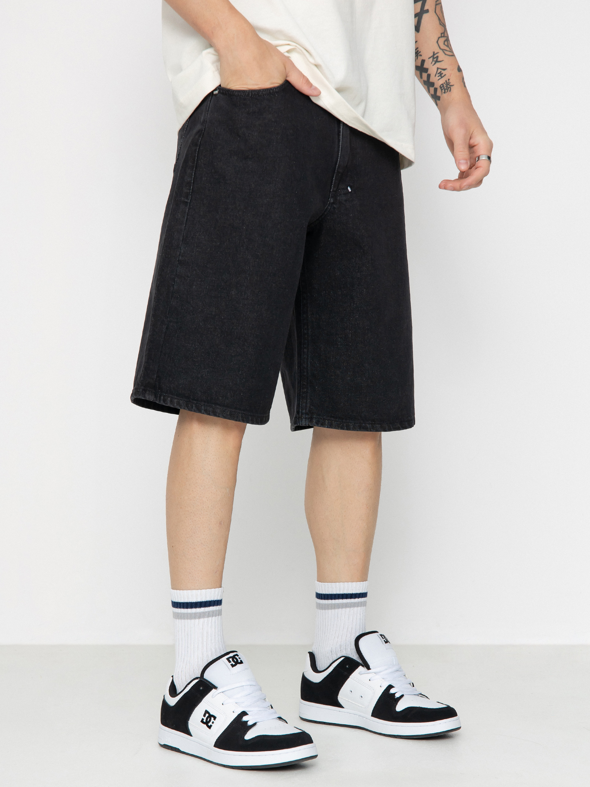 MassDnm Jeans Slang Shorts (black washed)