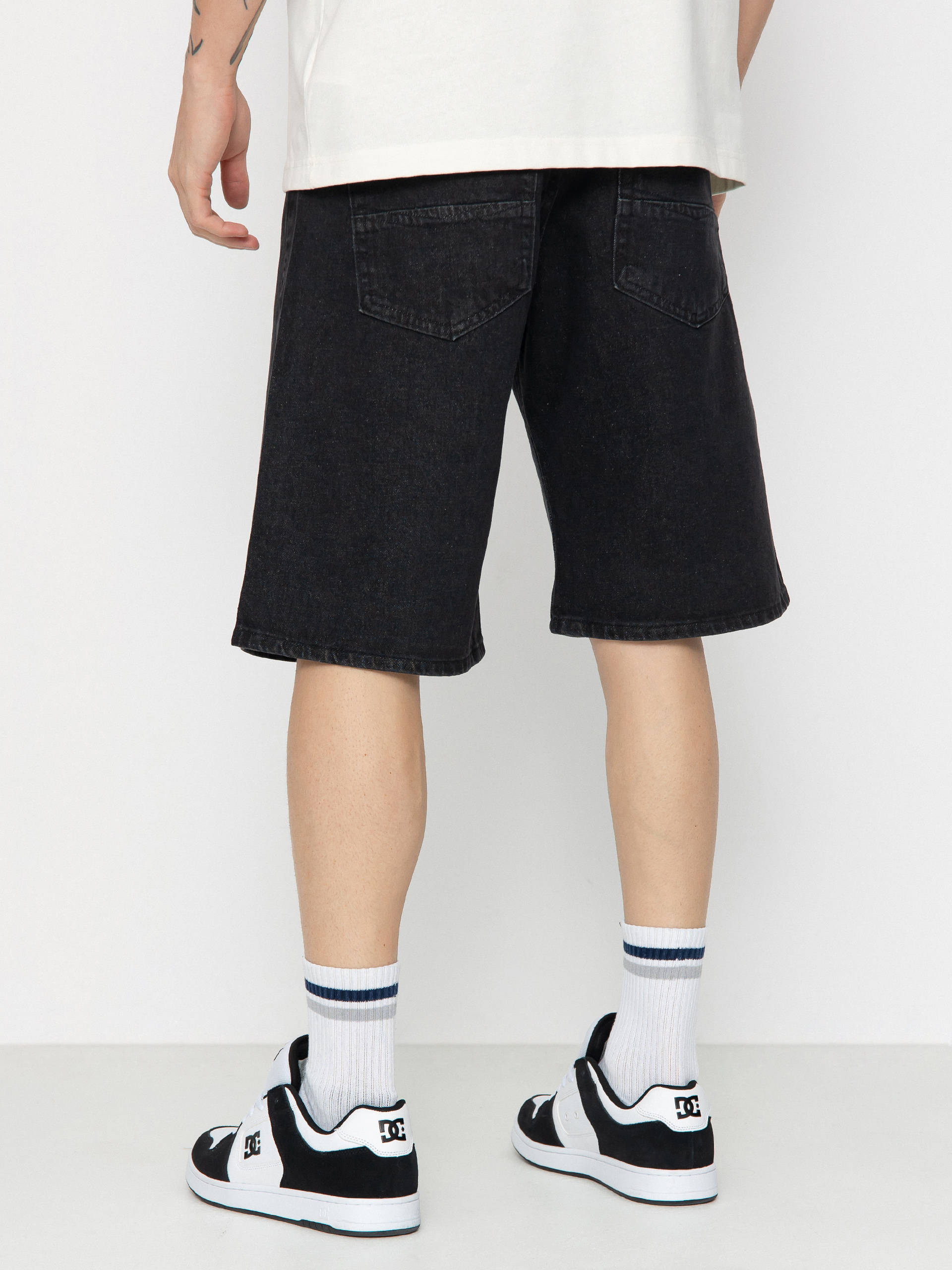 MassDnm Jeans Slang Shorts (black washed)
