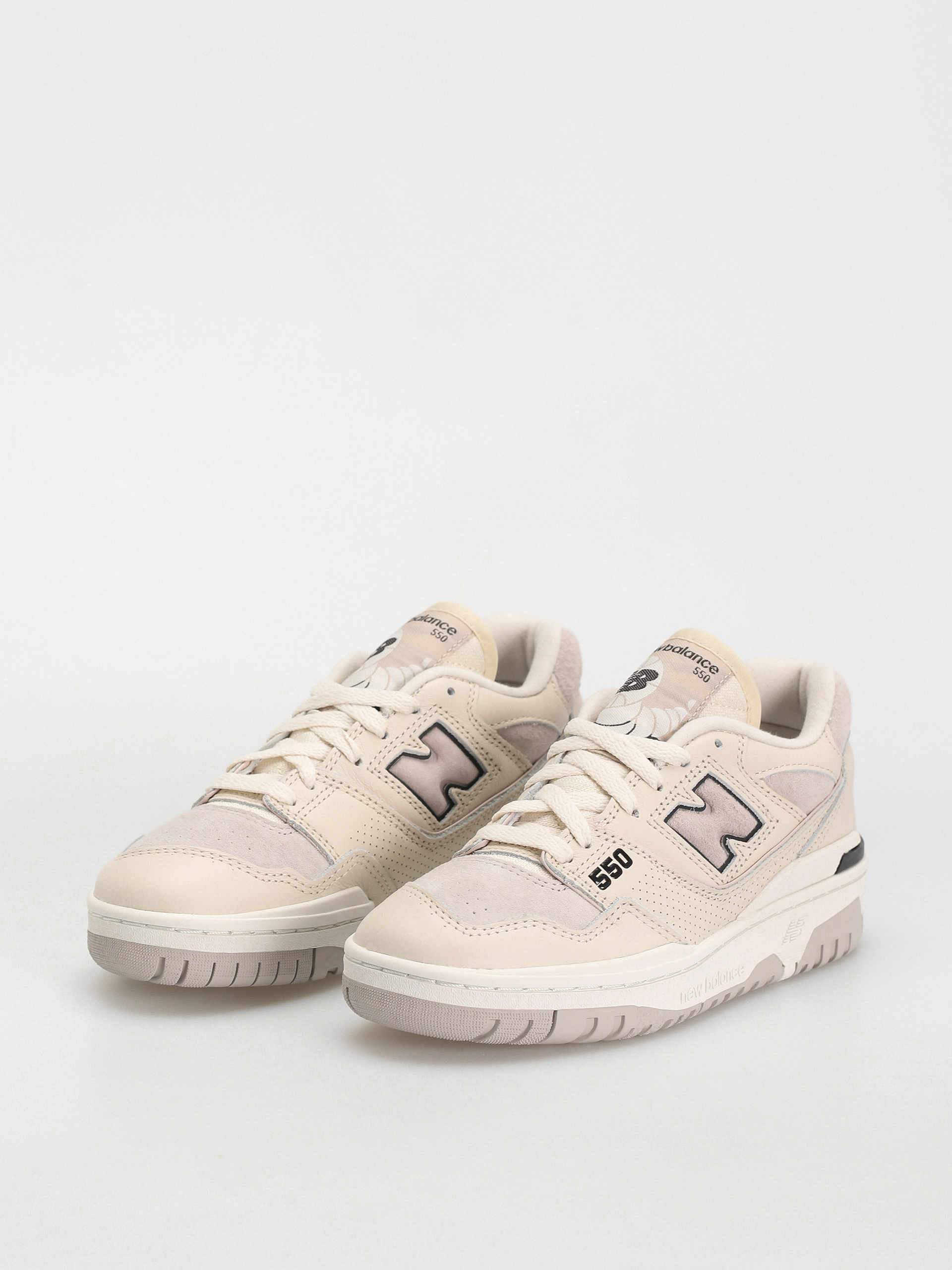 New Balance 550 Wmn Shoes (linen)