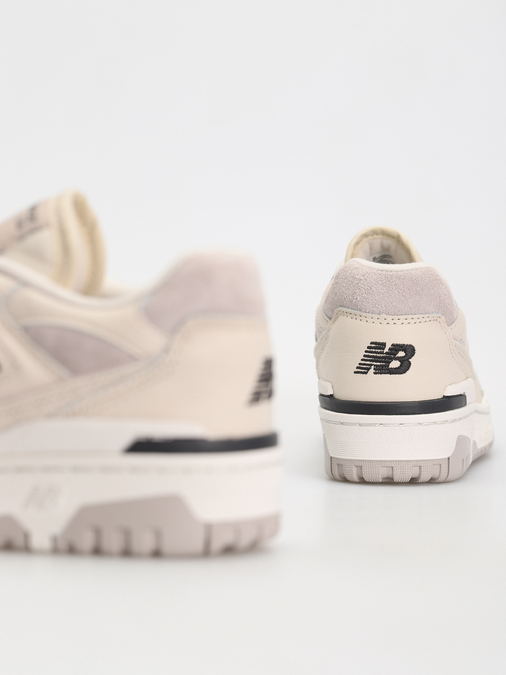 New Balance 550 Wmn Shoes (linen)