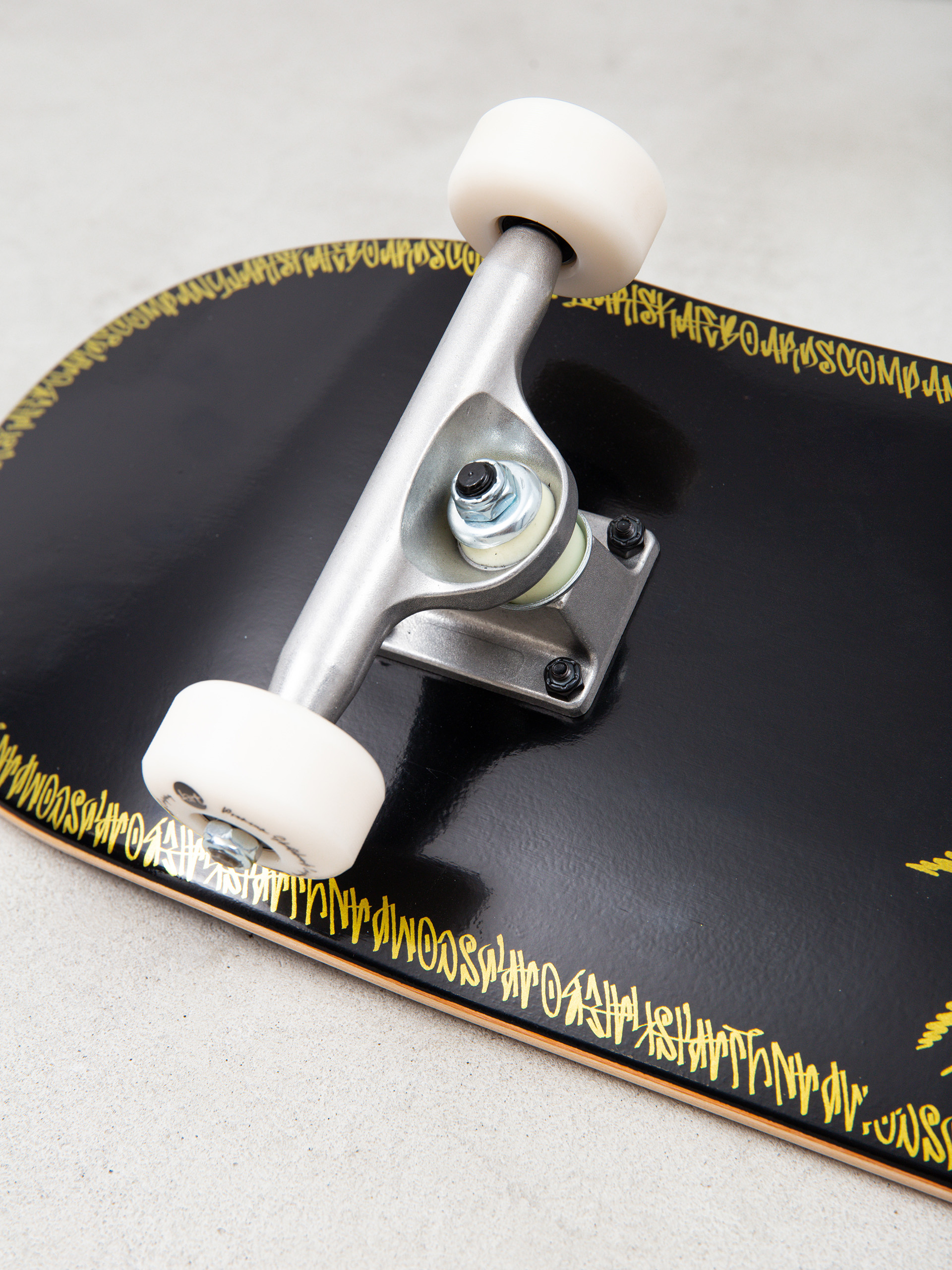 Jart Mad Skateboard (black/gold)