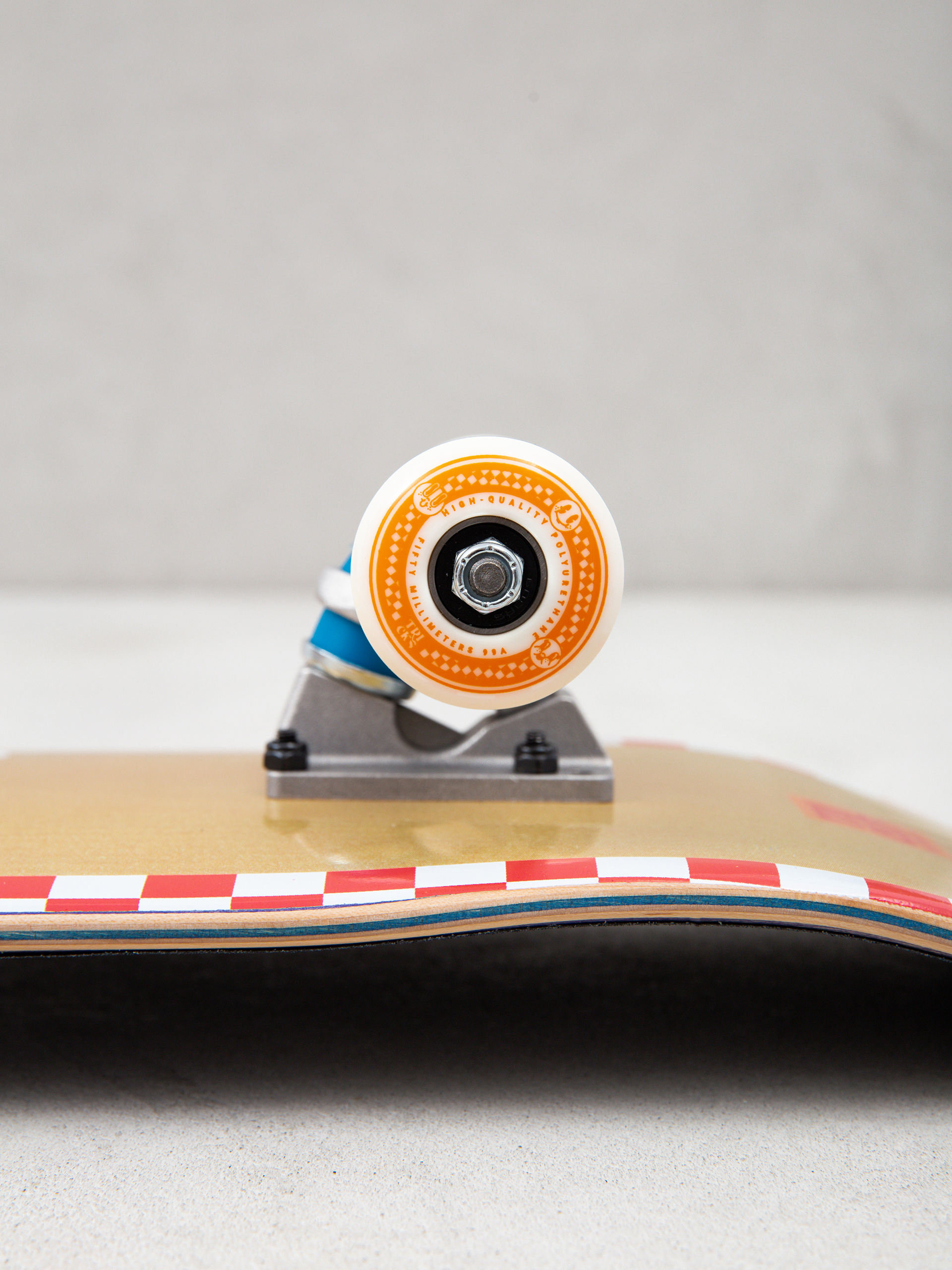 Tricks Pizza Skateboard (white/red/brown)