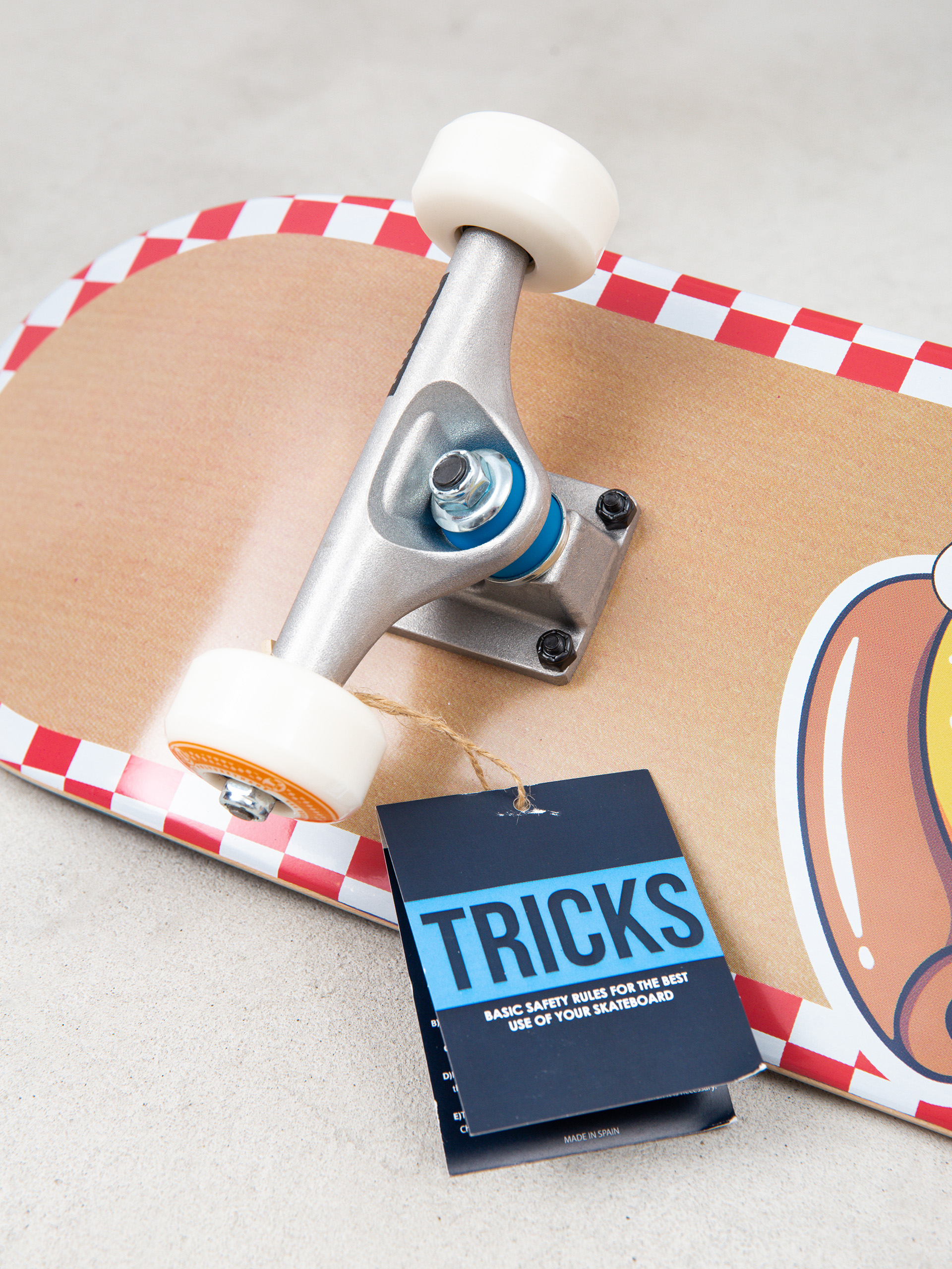 Tricks Pizza Skateboard (white/red/brown)