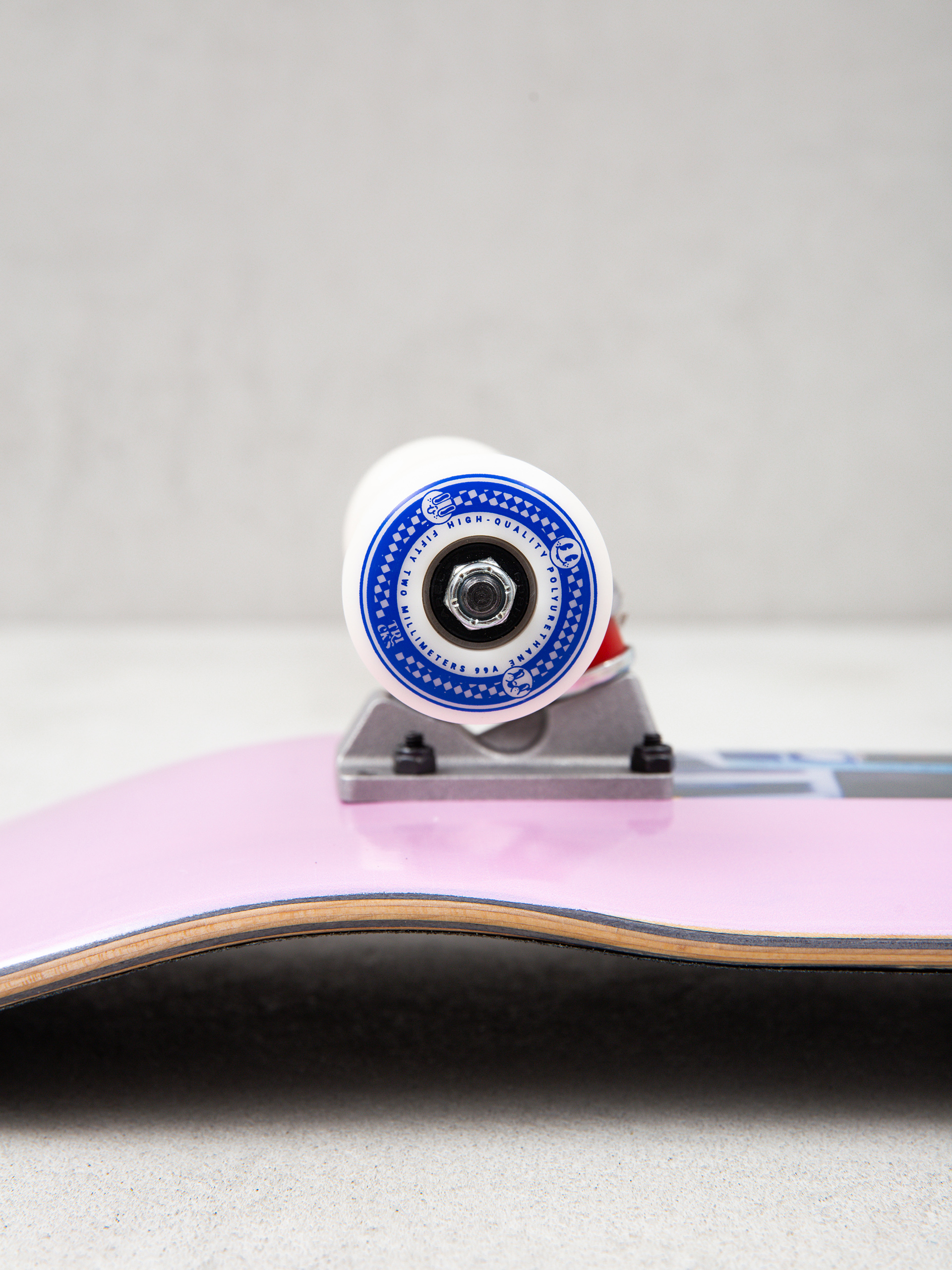 Tricks Analog Skateboard (pink)