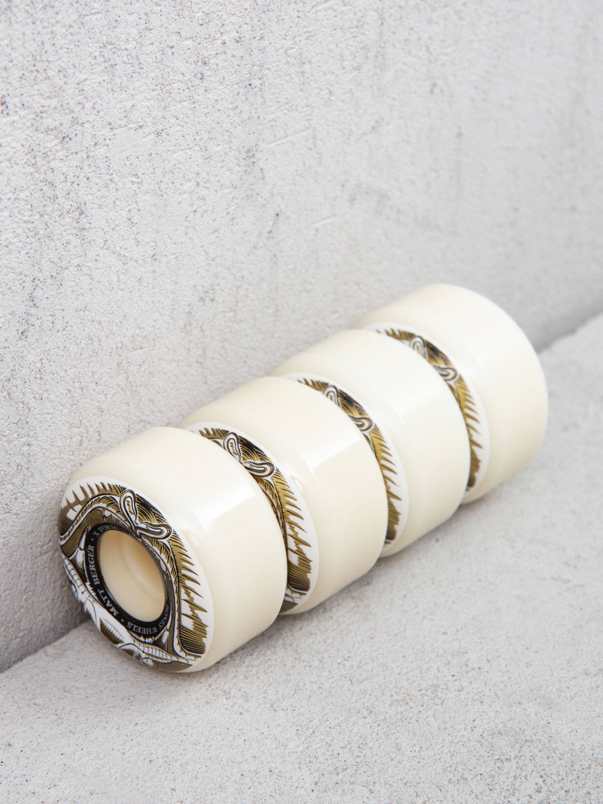 Bones X Formula Berger Battlesnake V5 Sidecut 99A Rollen (natural/gold/black)