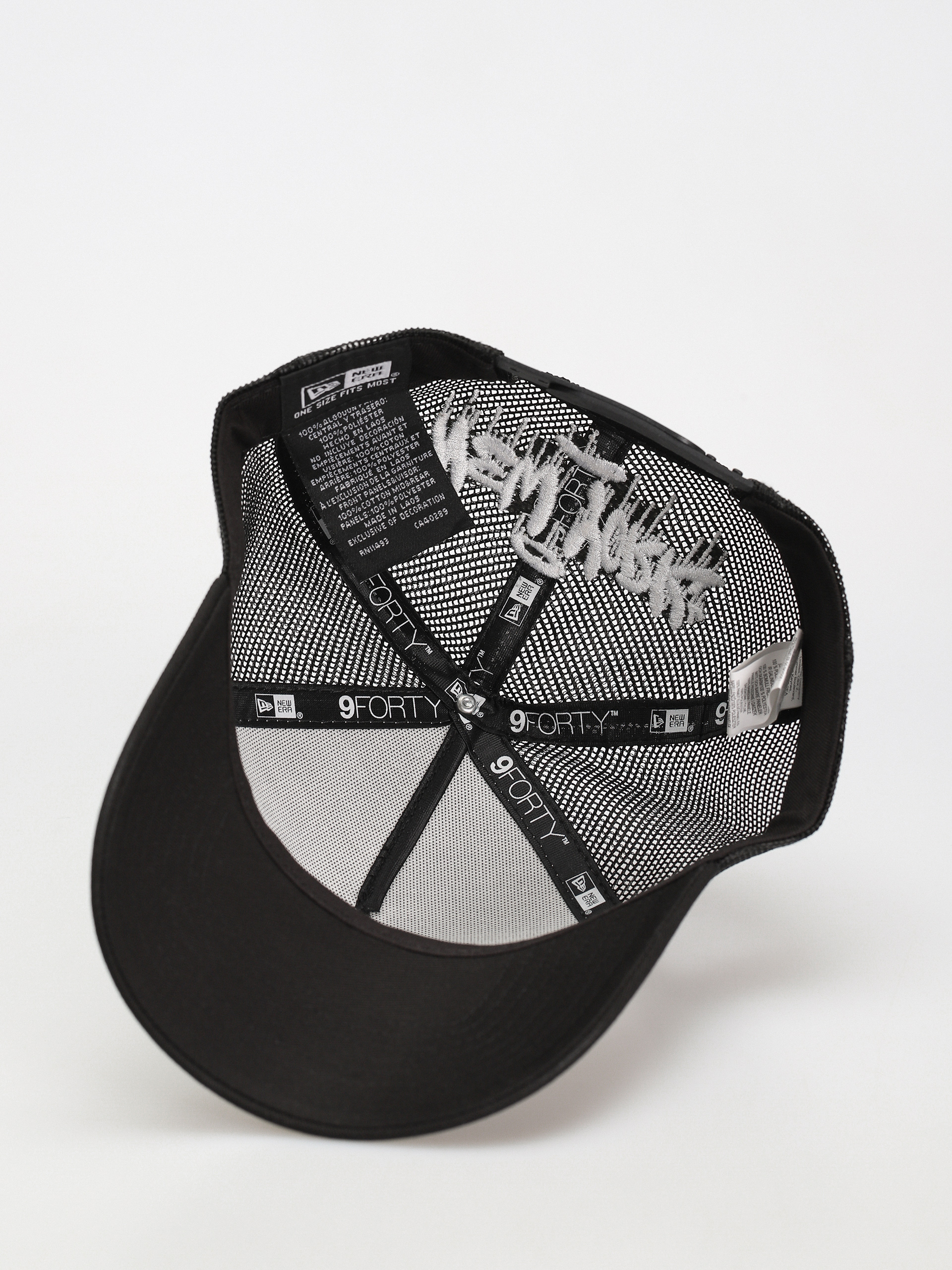 New Era Cap Graphic Trucker (black/white)