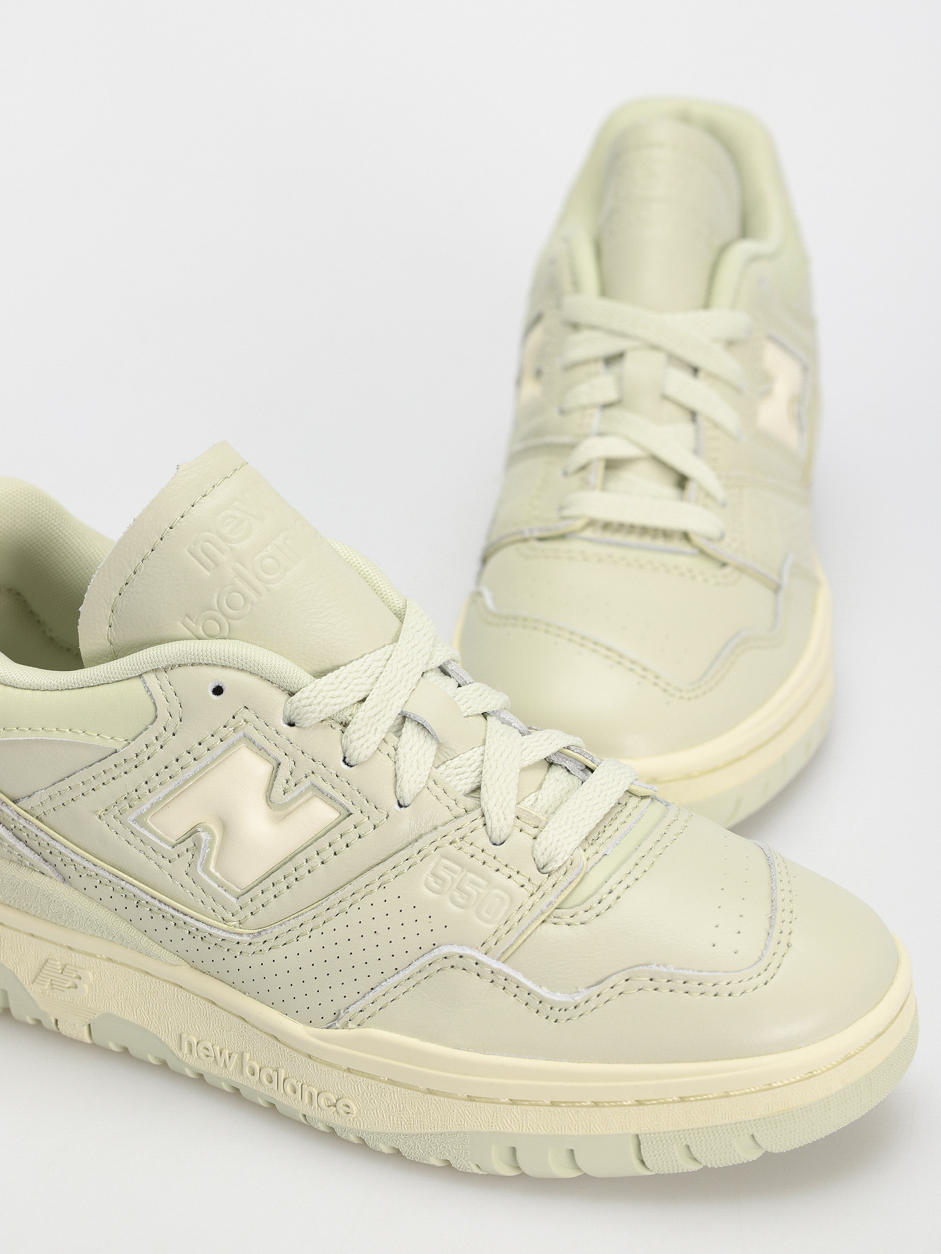 New Balance 550 Shoes (salted green)