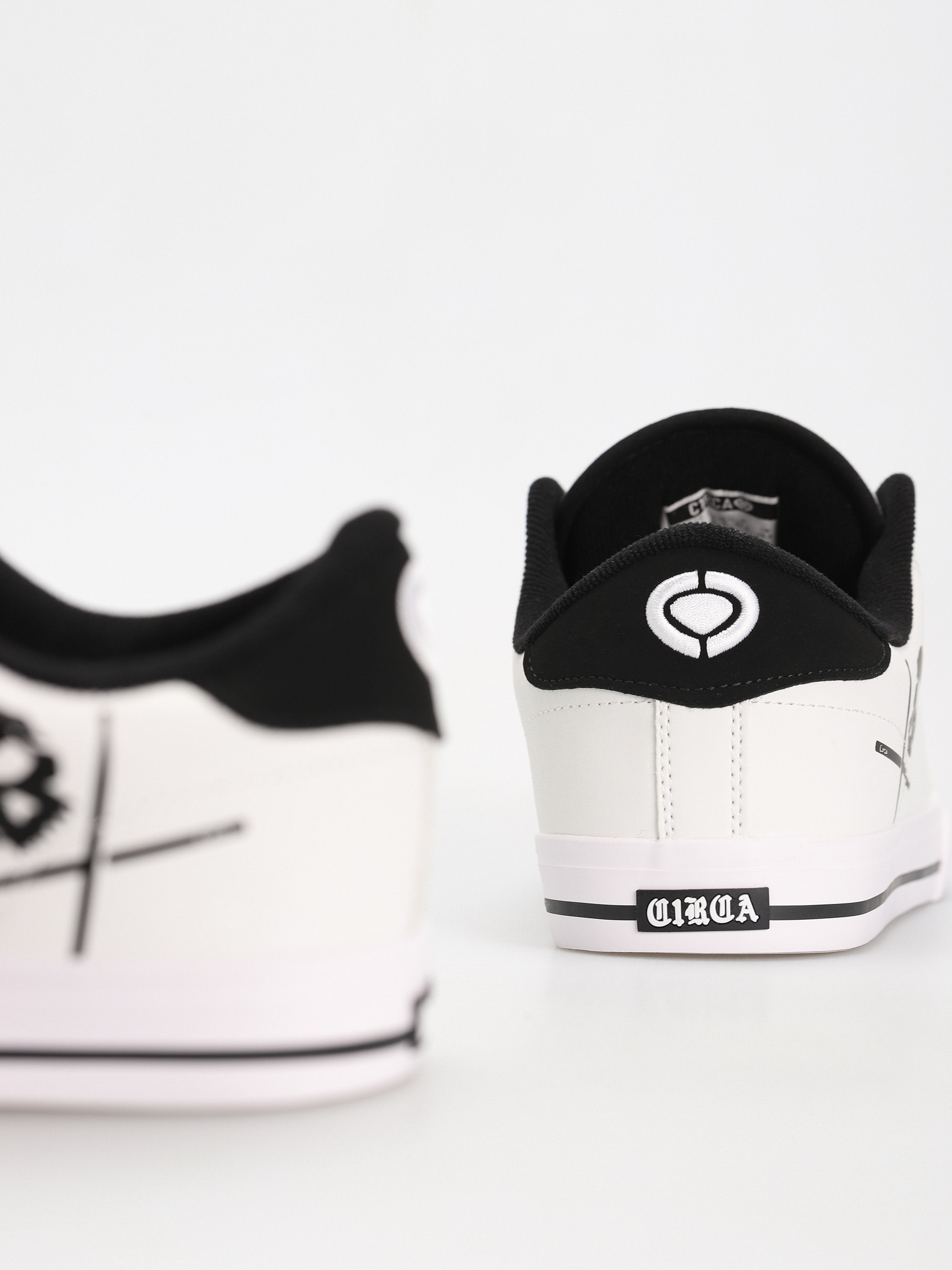 Circa Buckler Sk Shoes (white/black/pu leather/canvas)