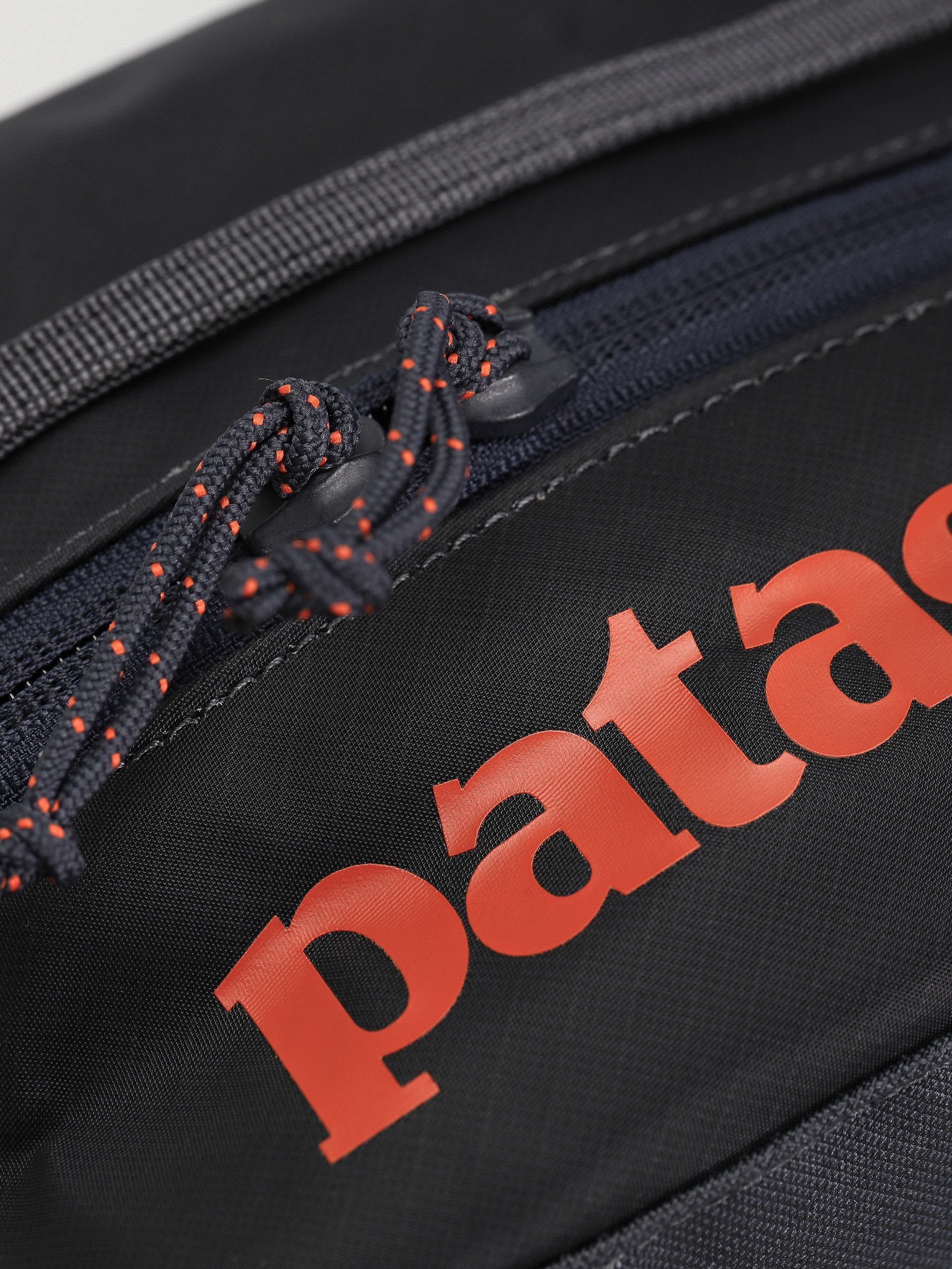 Patagonia Kosmetiktasche Black Hole Cube 6L (smolder blue)