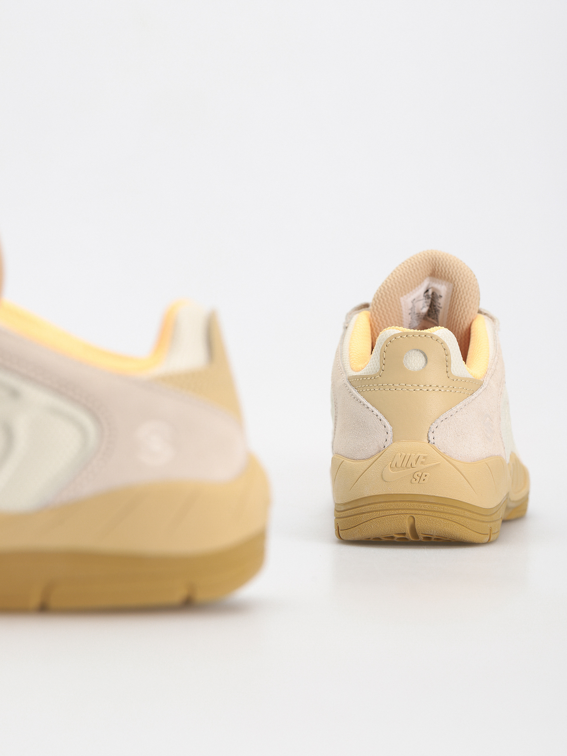 Nike SB Vertebrae Te Shoes (coconut milk/jade ice sesame flt gold)