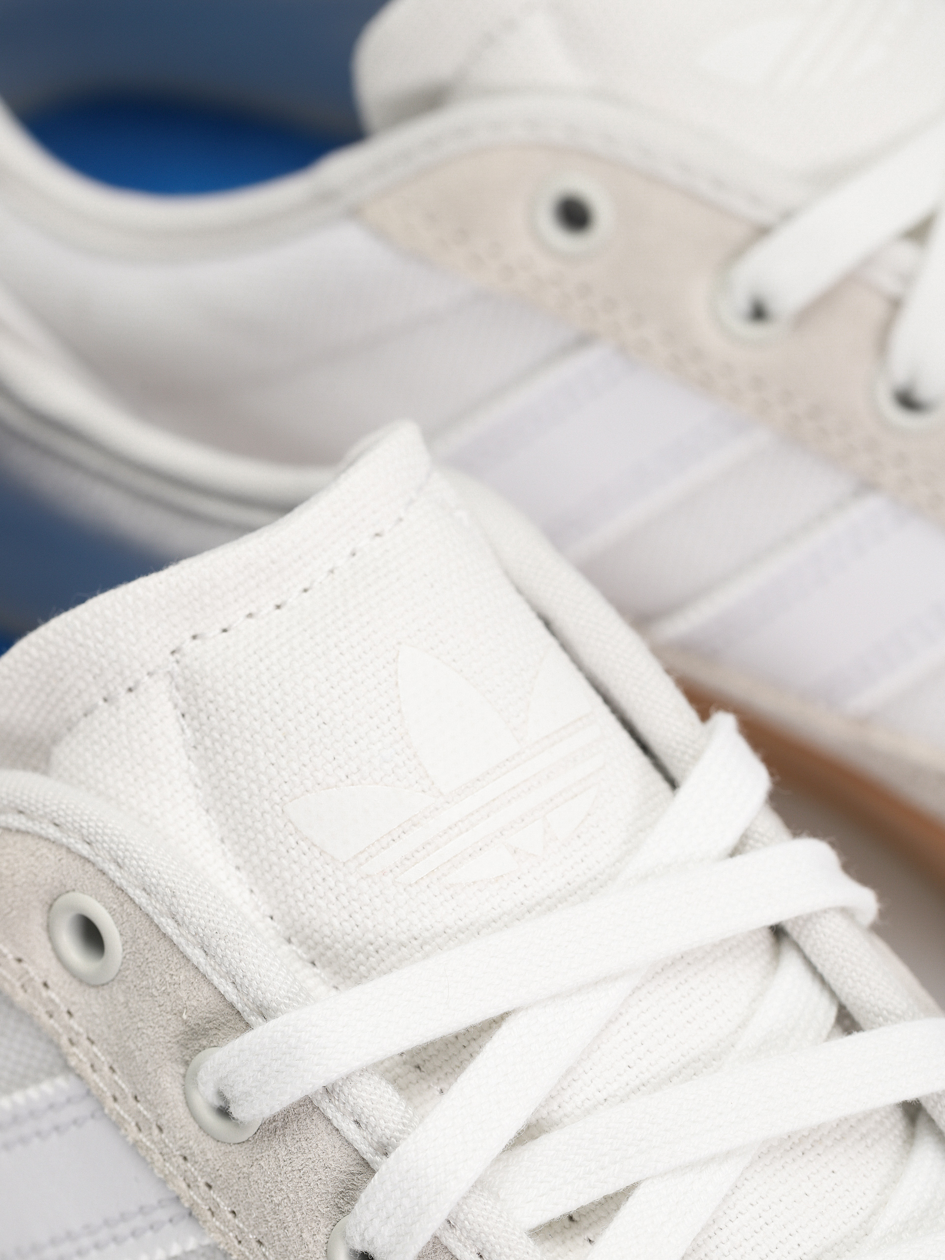 adidas Court TNS Premiere Schuhe (crywht/ftwwht/gum3)